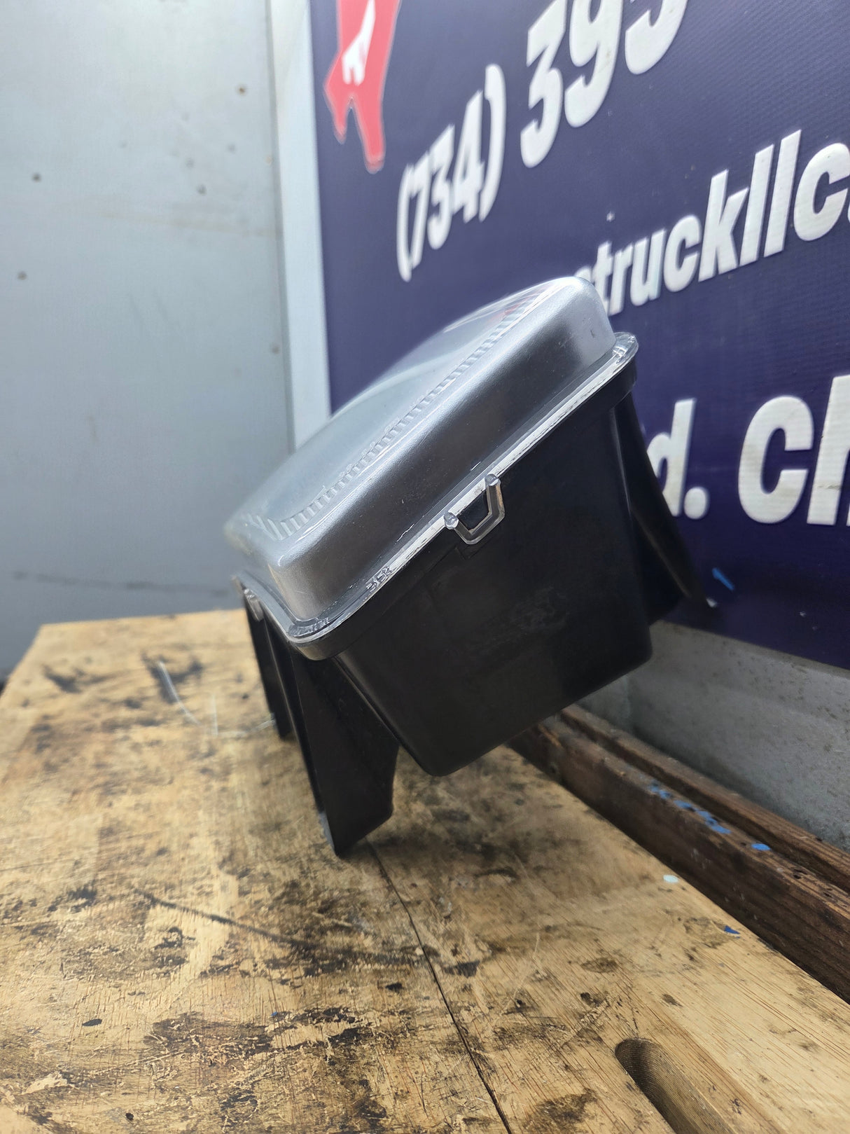 2009 Chevrolet Express 3500 LH Driver Side Headlight 16530371A