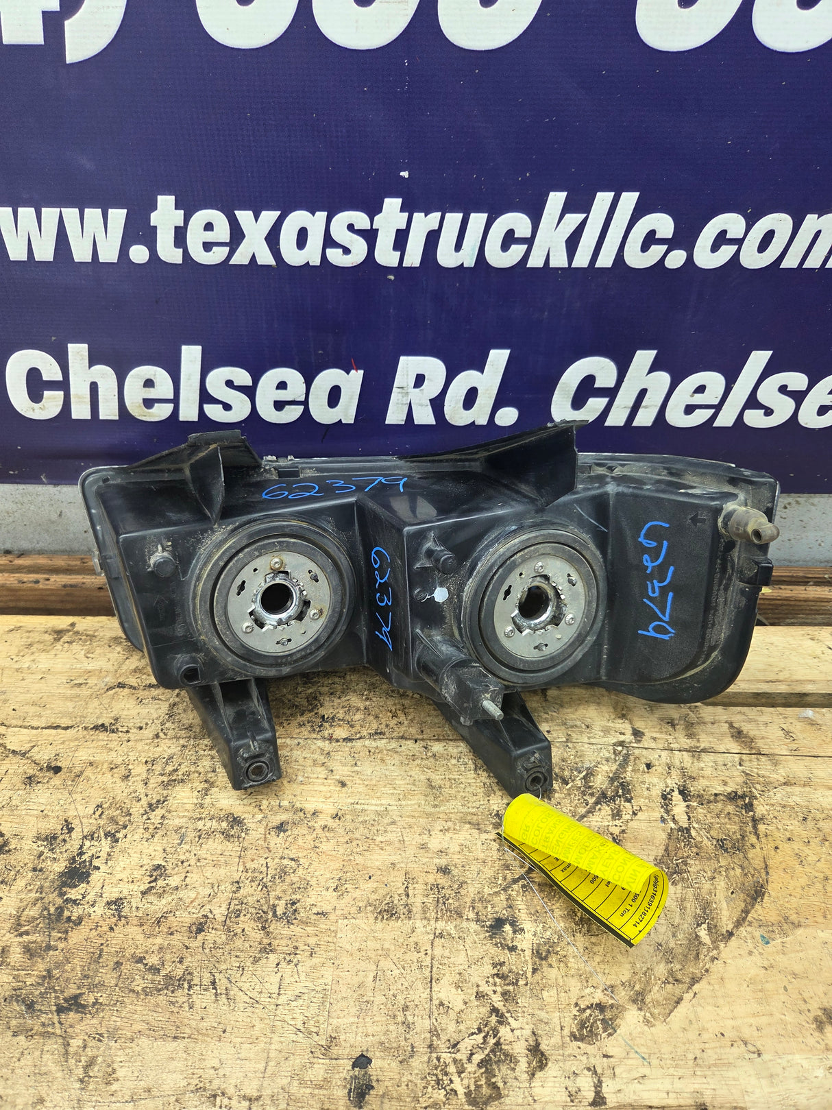 2009 Chevrolet Express 3500 LH Driver Side Headlight 16530371A