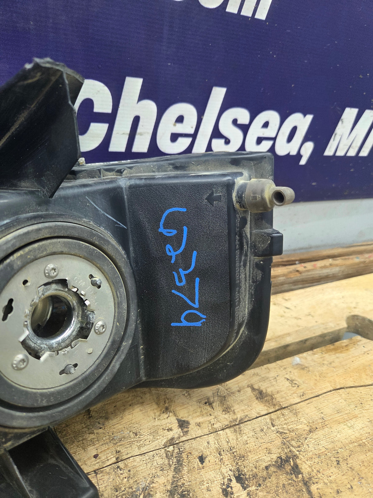 2009 Chevrolet Express 3500 LH Driver Side Headlight 16530371A