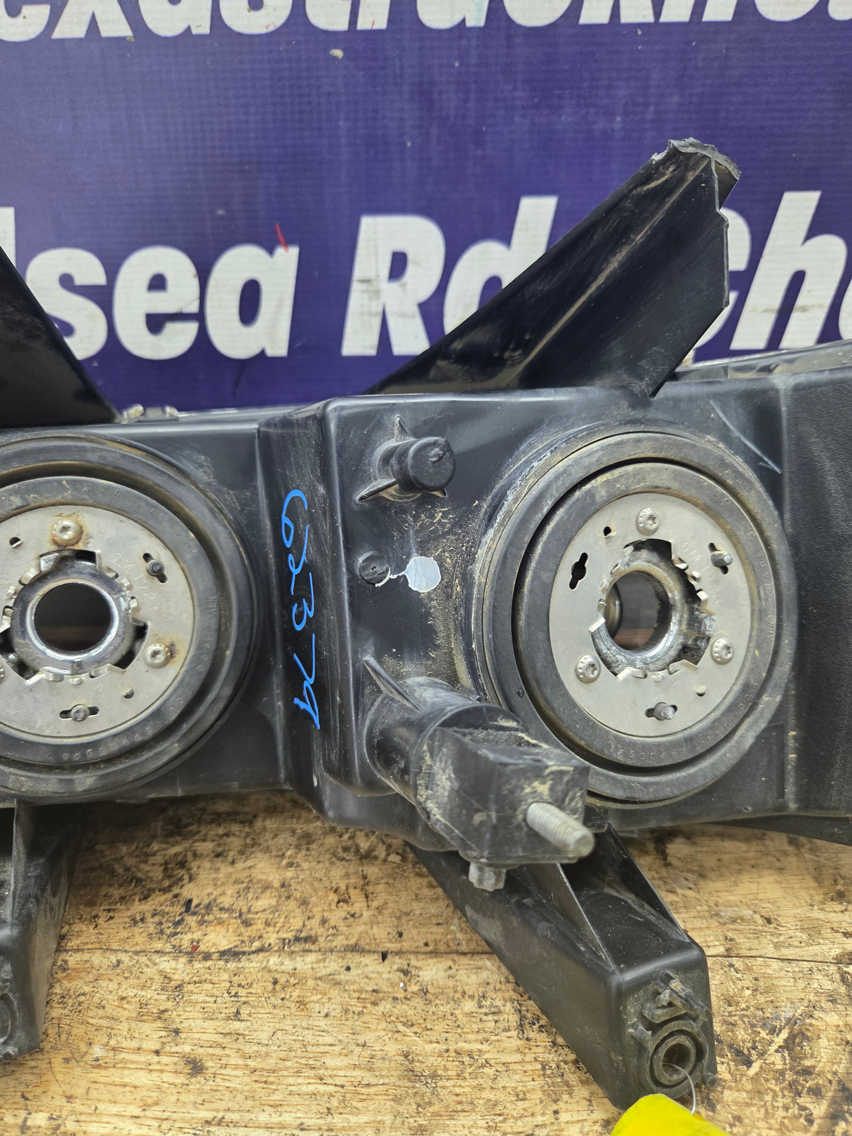 2009 Chevrolet Express 3500 LH Driver Side Headlight 16530371A