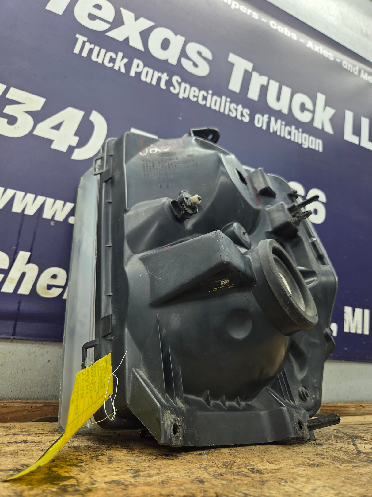 2008-2010 Ford Super Duty F250 F350 F450 F550 RH Passenger Side Composite Head Light 8C24-13005-A