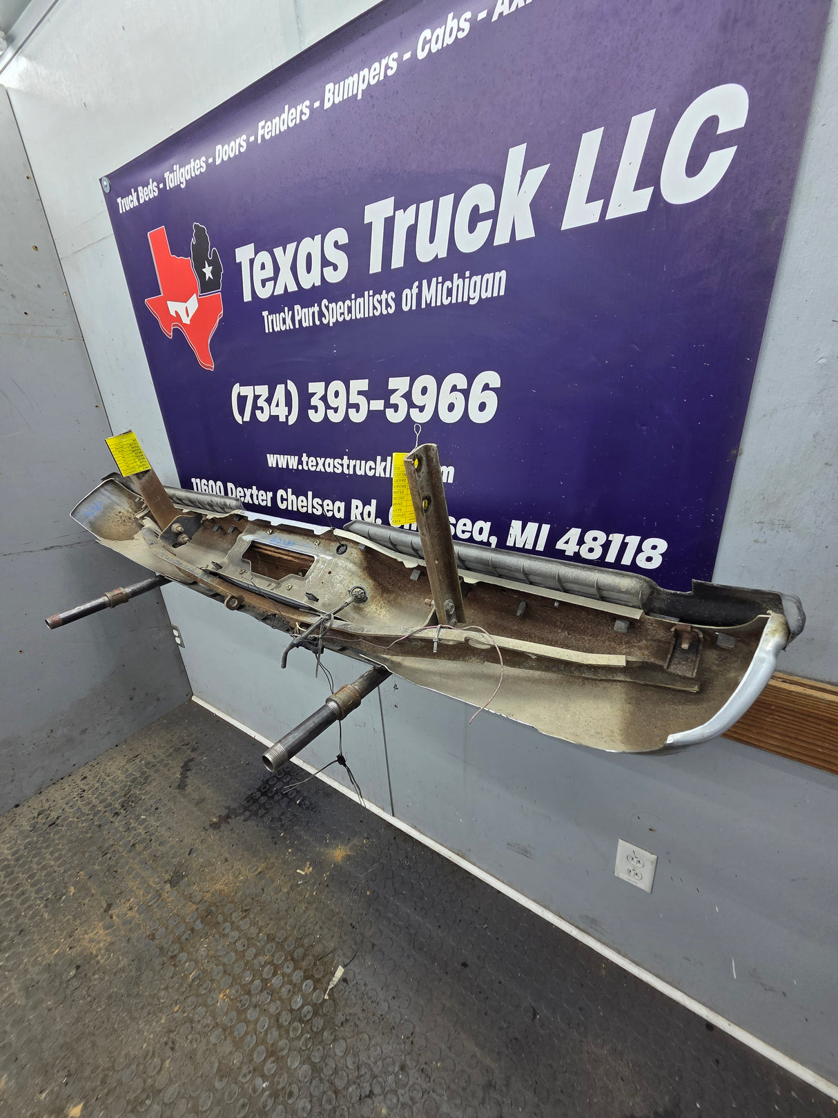 1999-2007 Ford Super Duty F250 F350 F450 F550 Rear Bumper