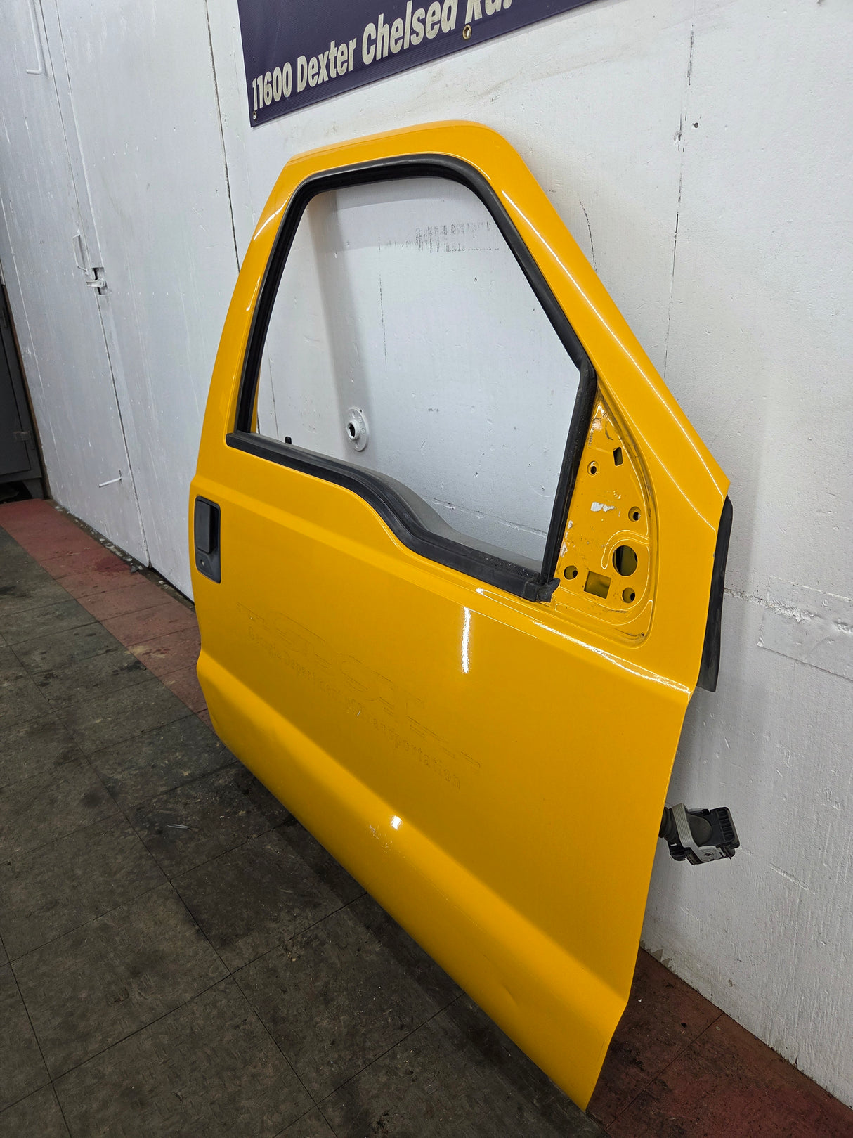 2012-2016 Ford Super Duty RH Passenger Side Front Door F250 F350 F450 F550