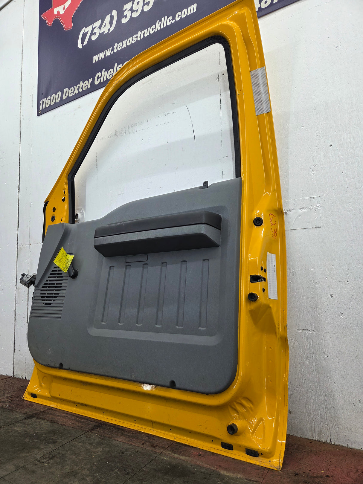2012-2016 Ford Super Duty RH Passenger Side Front Door F250 F350 F450 F550