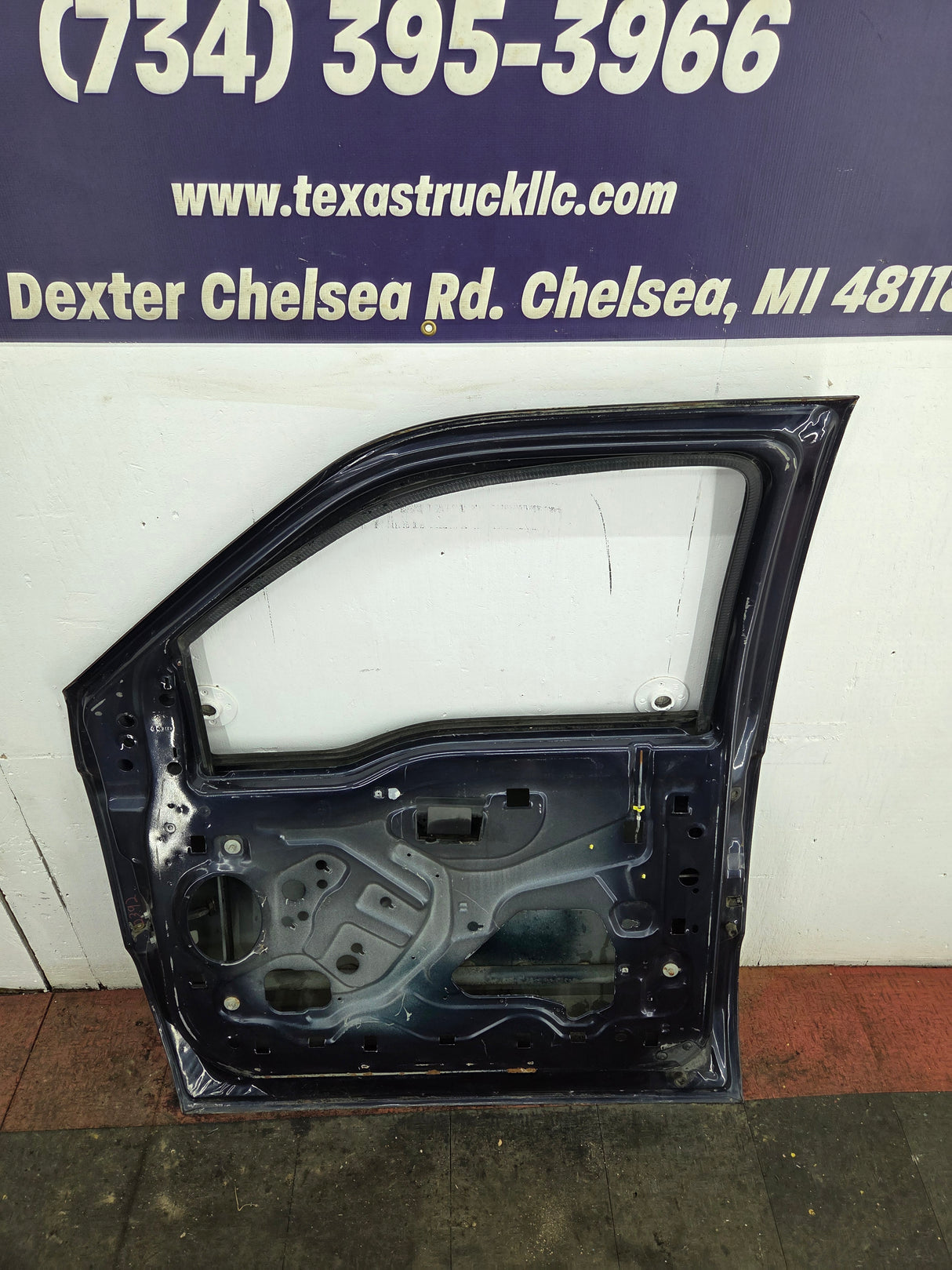 1999-2007 Ford Super Duty RH Passenger Side Front Door F250 F350 F450 F550