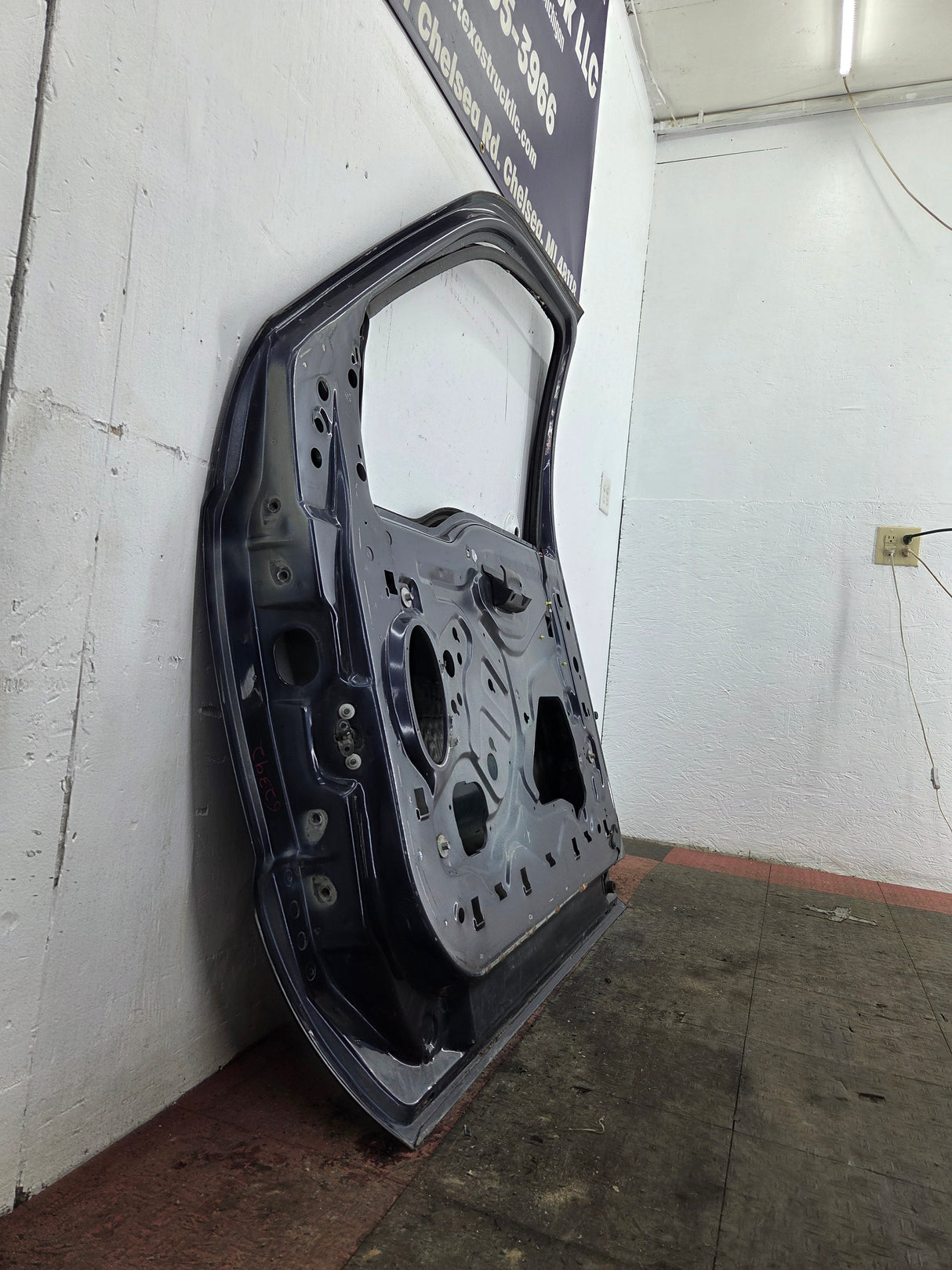 1999-2007 Ford Super Duty RH Passenger Side Front Door F250 F350 F450 F550