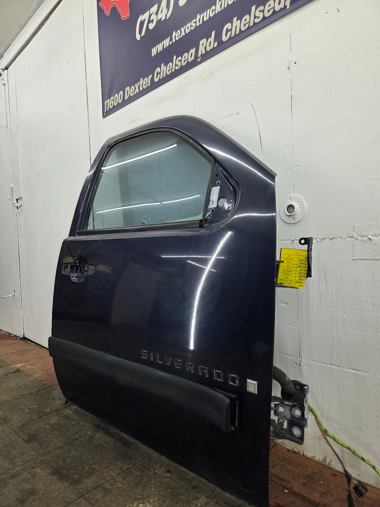 2007-2013 Chevrolet Silverado / GMC Sierra 1500 2500 3500 HD RH Front Passenger Side Door