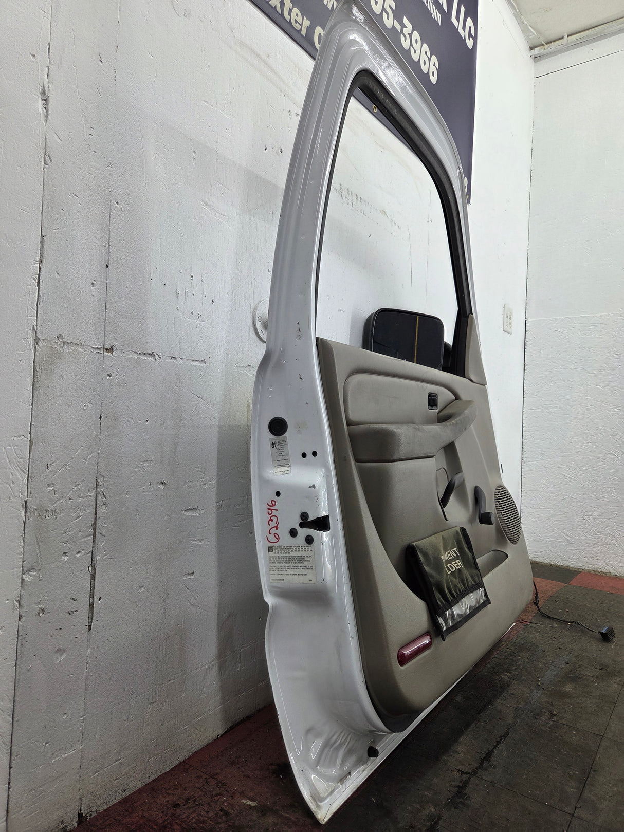 1999-2006 Chevrolet Silverado / GMC Sierra 1500 2500 3500 HD Front Driver Side Door LH