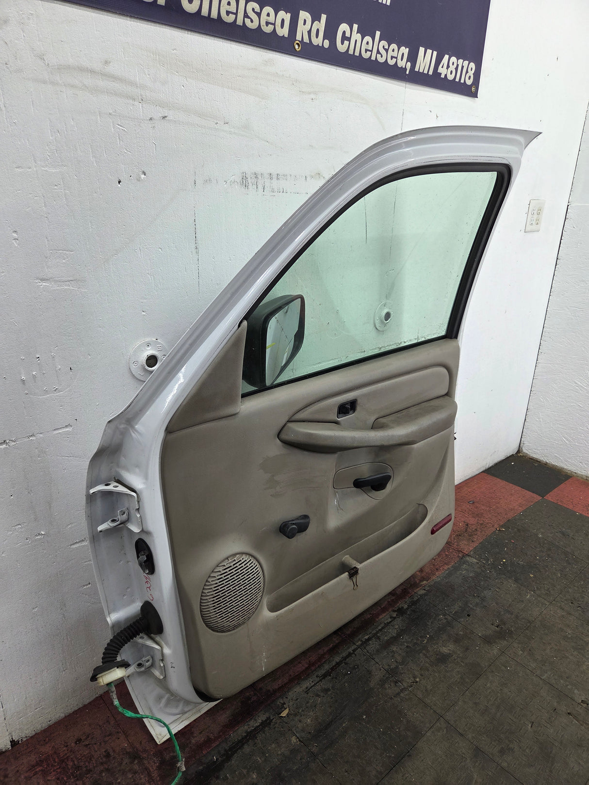 1999-2006 Chevrolet Silverado / GMC Sierra 1500 2500 3500 HD Front Passenger side Door RH