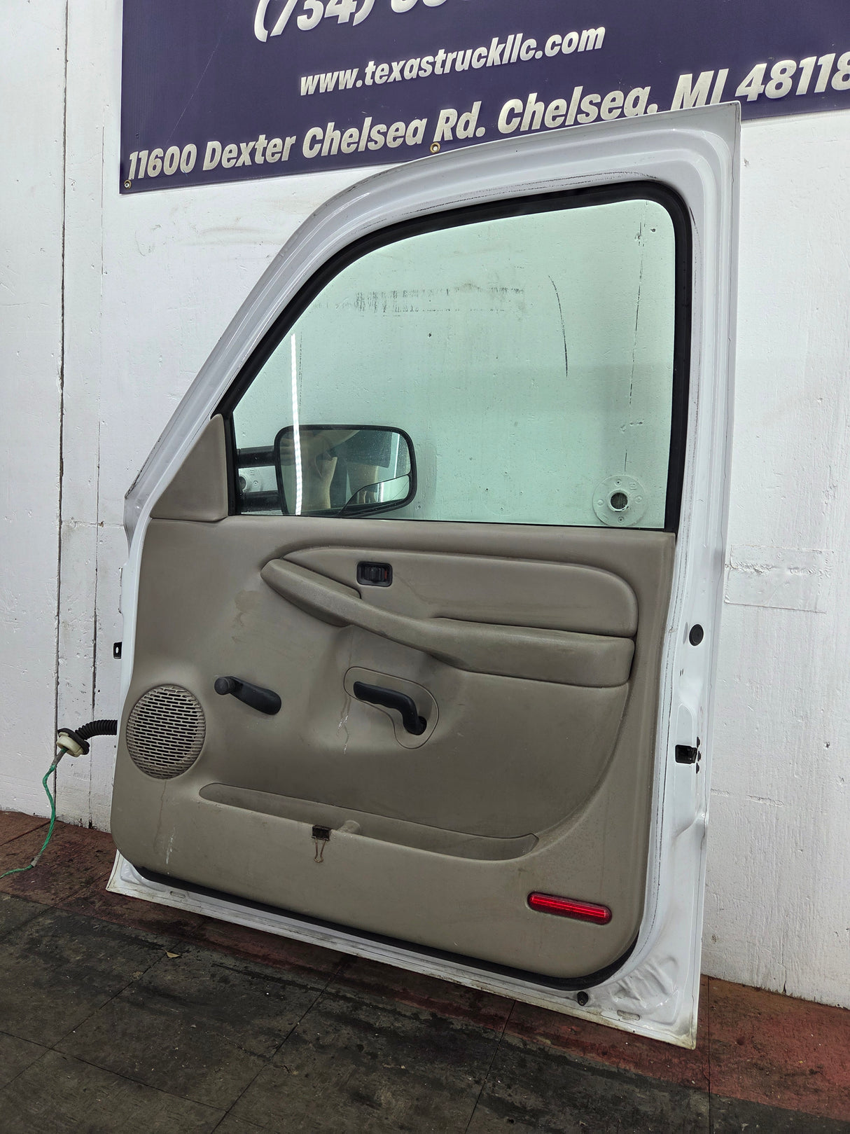 1999-2006 Chevrolet Silverado / GMC Sierra 1500 2500 3500 HD Front Passenger side Door RH