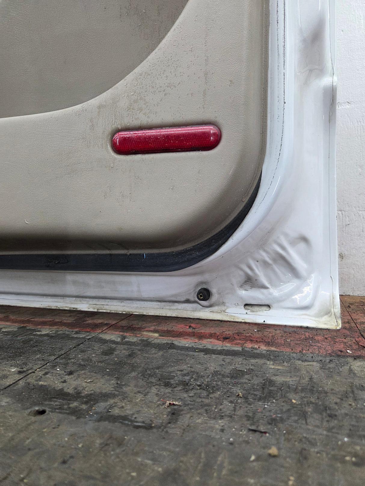 1999-2006 Chevrolet Silverado / GMC Sierra 1500 2500 3500 HD Front Passenger side Door RH