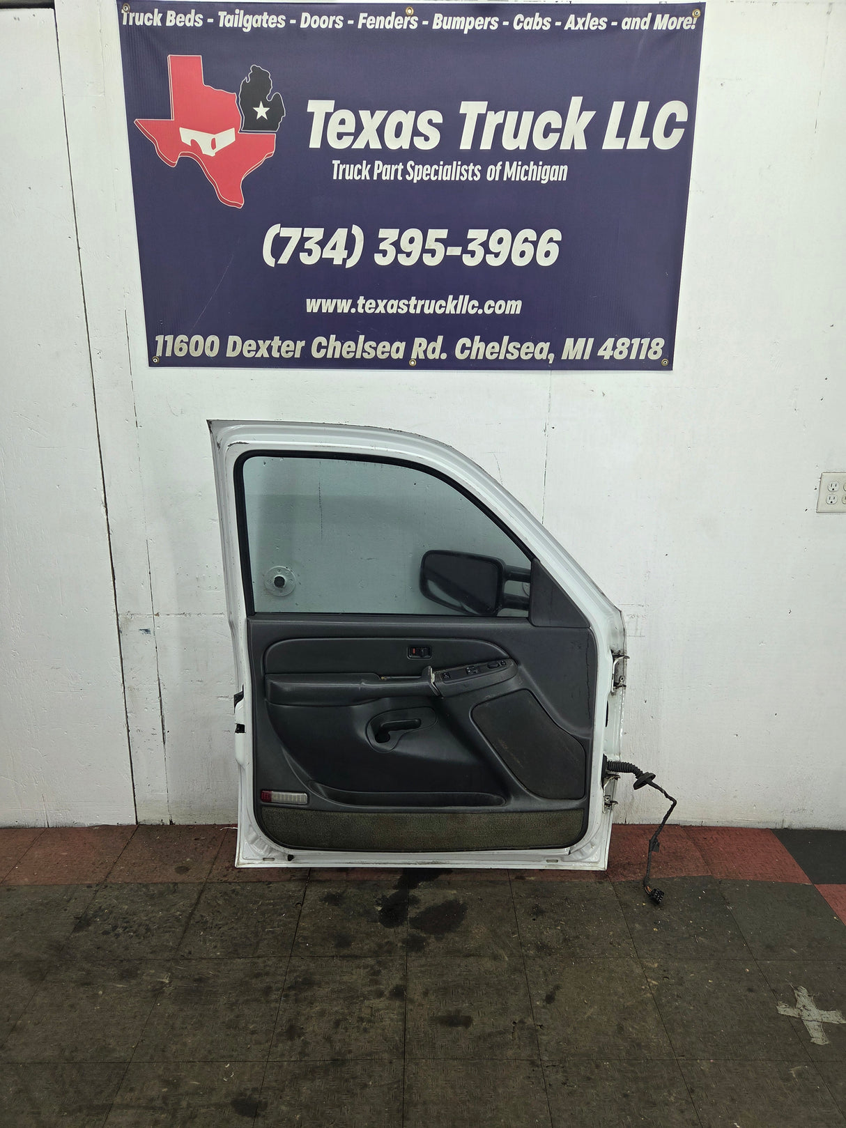 1999-2006 Chevrolet Silverado / GMC Sierra 1500 2500 3500 HD Front Driver Side Door LH