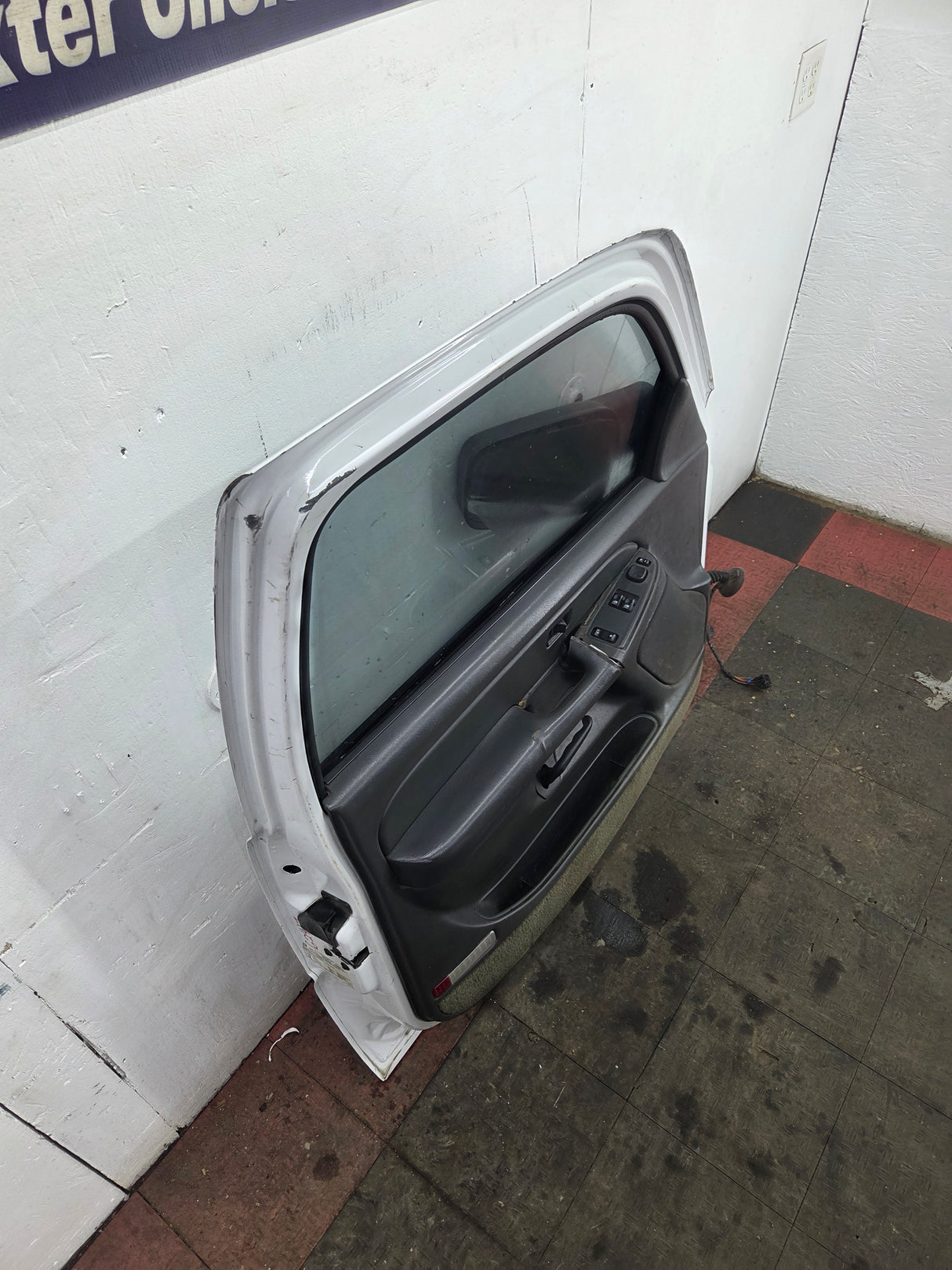 1999-2006 Chevrolet Silverado / GMC Sierra 1500 2500 3500 HD Front Driver Side Door LH