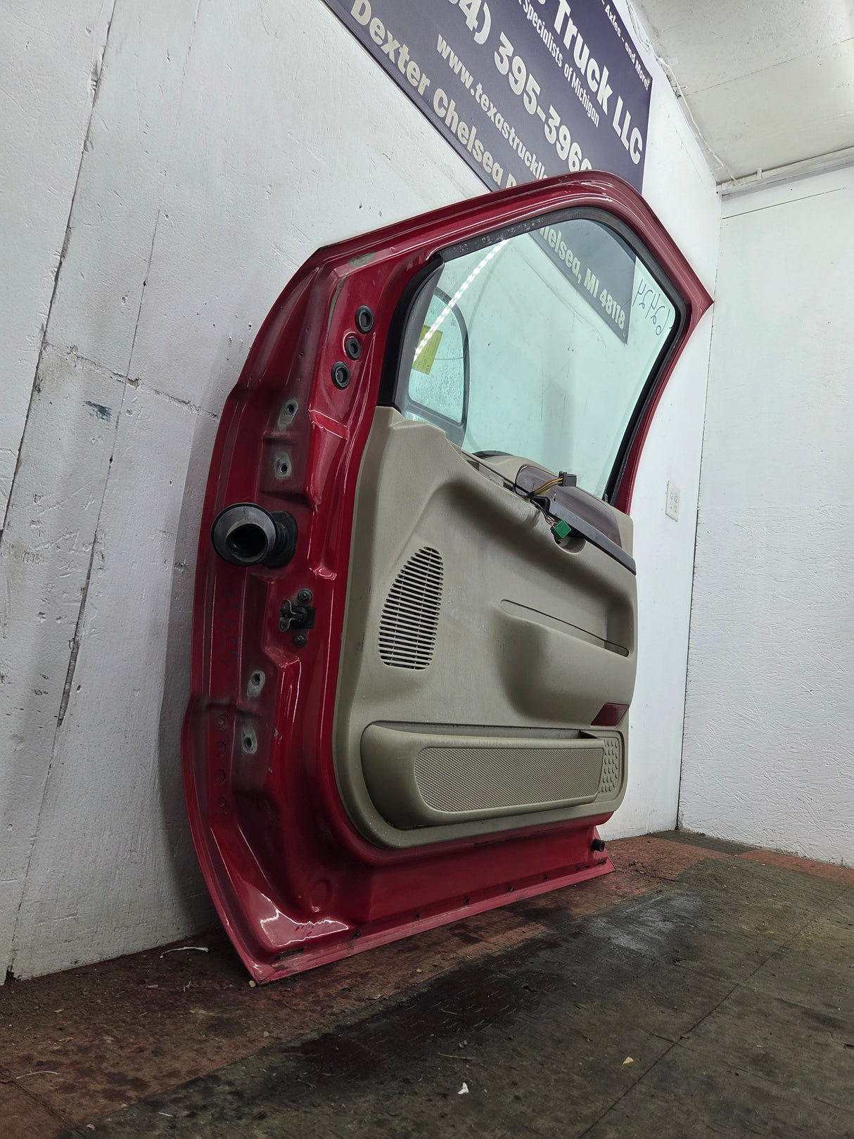 1999-2007 Ford Super Duty RH Passenger Side Front Door F250 F350 F450 F550