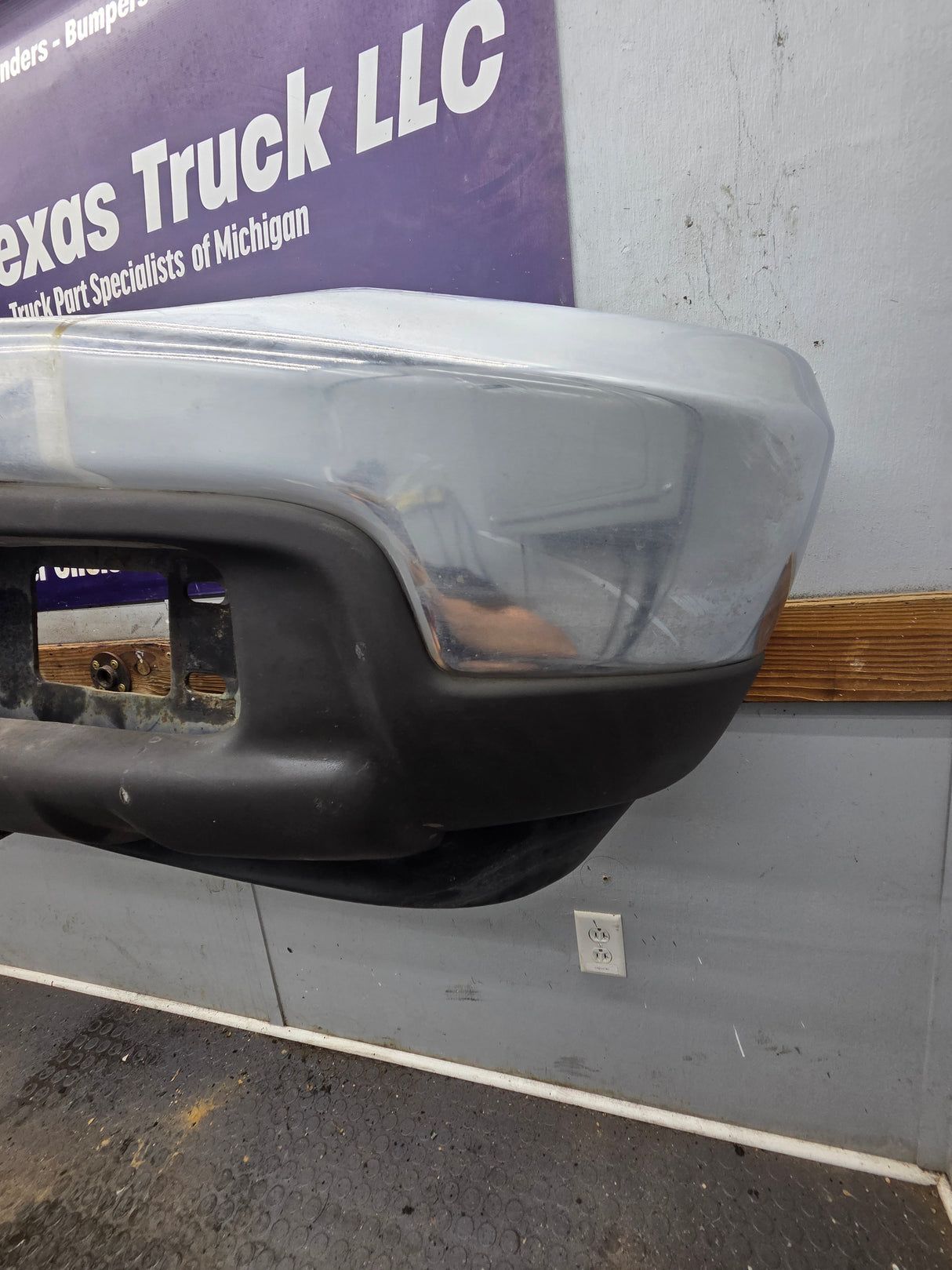 1999-2004 Ford Super Duty F250 F350 F450 F550 Excursion Front Bumper