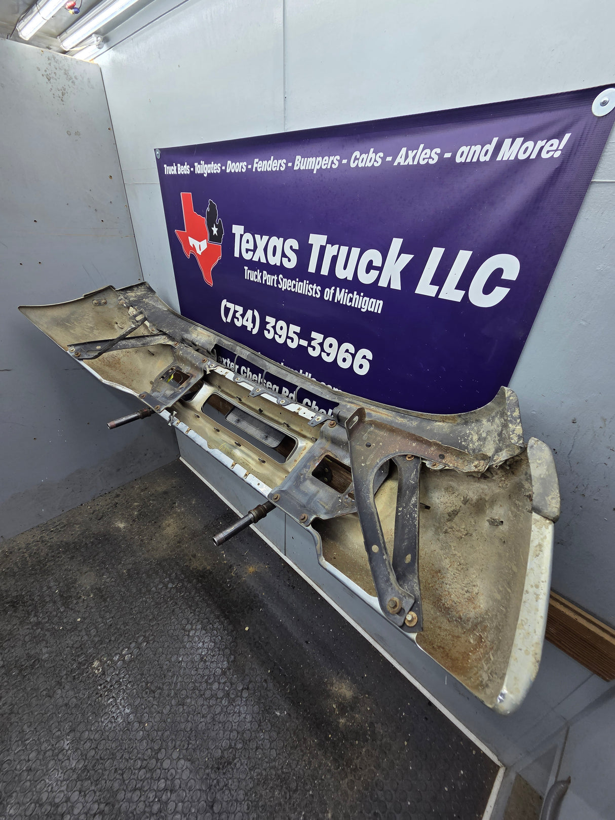 1999-2004 Ford Super Duty F250 F350 F450 F550 Excursion Front Bumper
