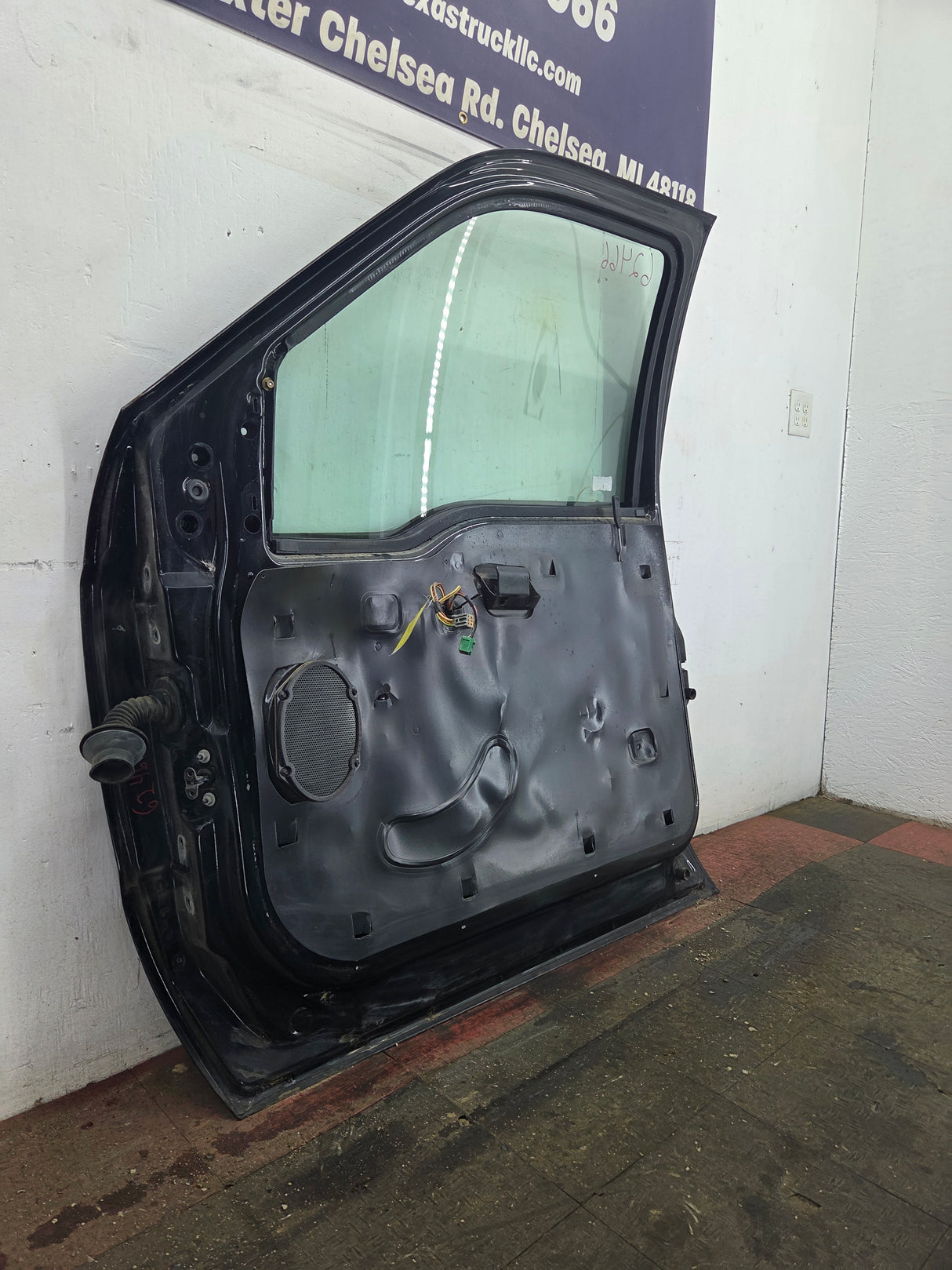 1999-2007 Ford Super Duty RH Passenger Side Front Door F250 F350 F450 F550