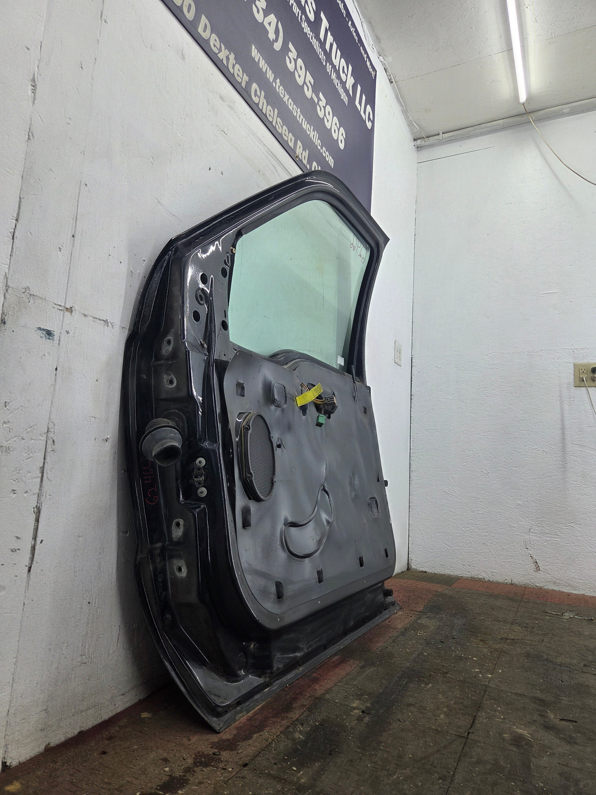 1999-2007 Ford Super Duty RH Passenger Side Front Door F250 F350 F450 F550