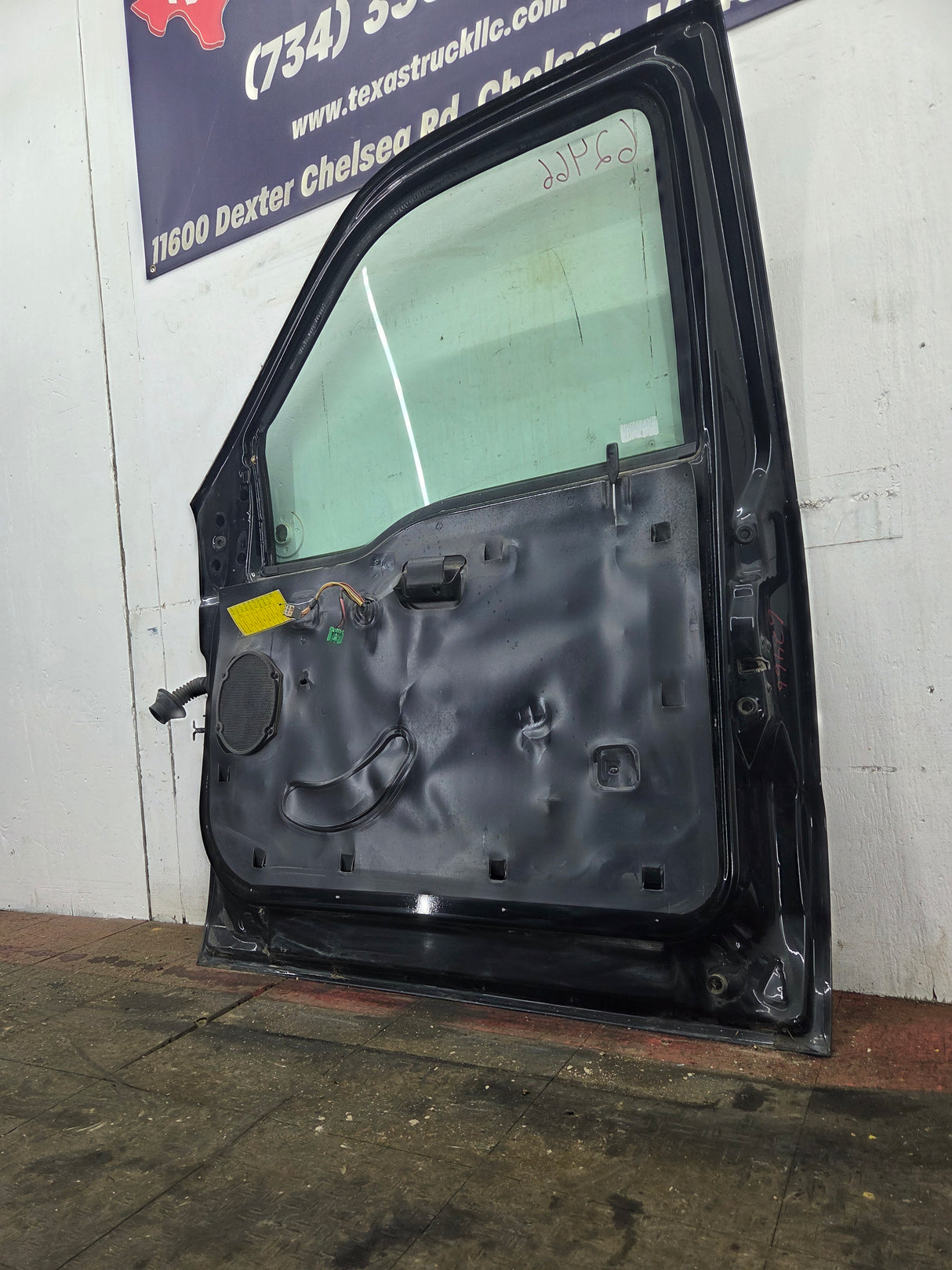 1999-2007 Ford Super Duty RH Passenger Side Front Door F250 F350 F450 F550