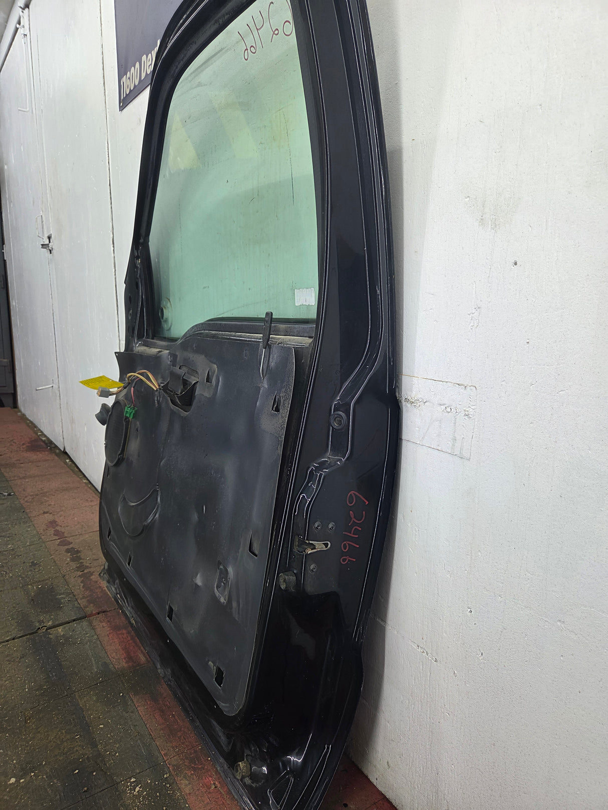 1999-2007 Ford Super Duty RH Passenger Side Front Door F250 F350 F450 F550