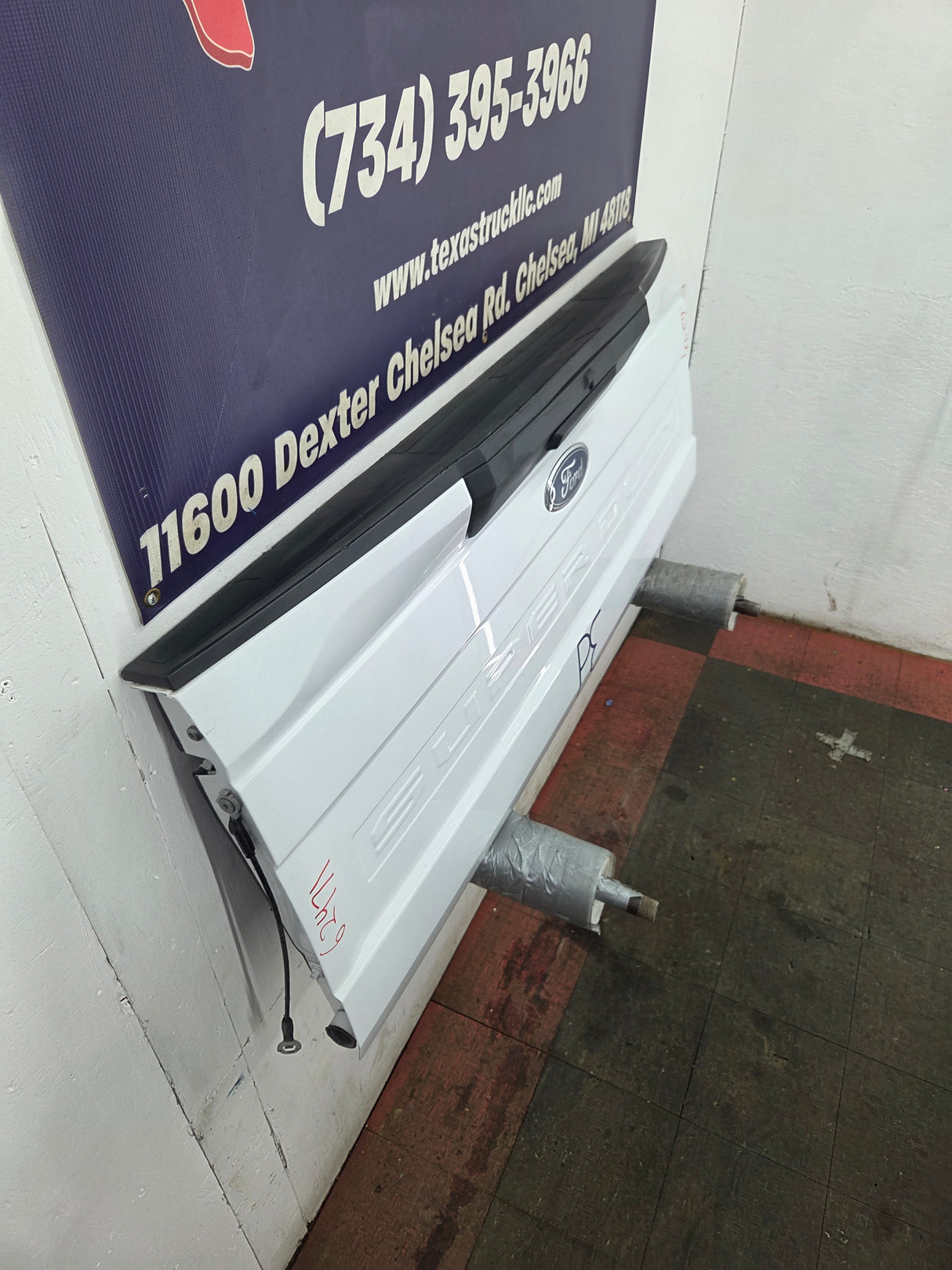 2017-2022 Ford F250 F350 F450 F550 Super Duty Tailgate - Oxford White
