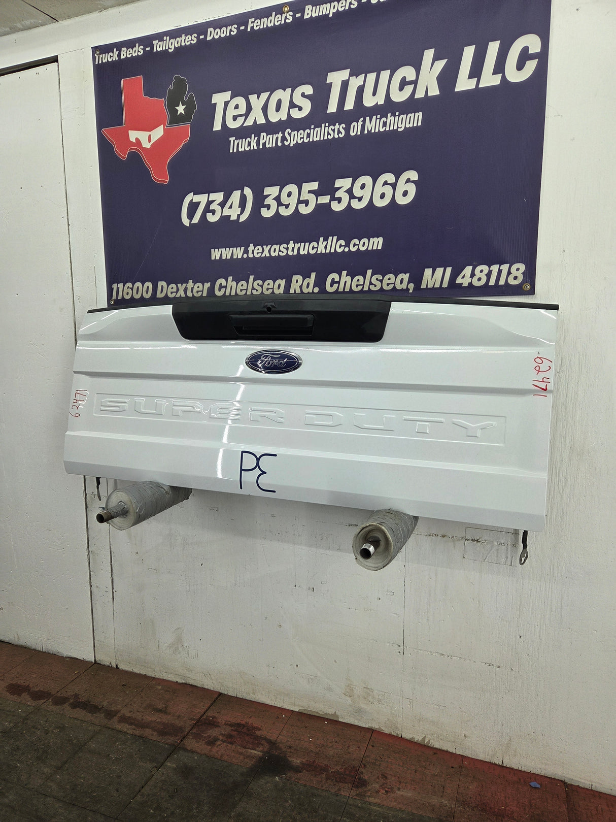 2017-2022 Ford F250 F350 F450 F550 Super Duty Tailgate - Oxford White