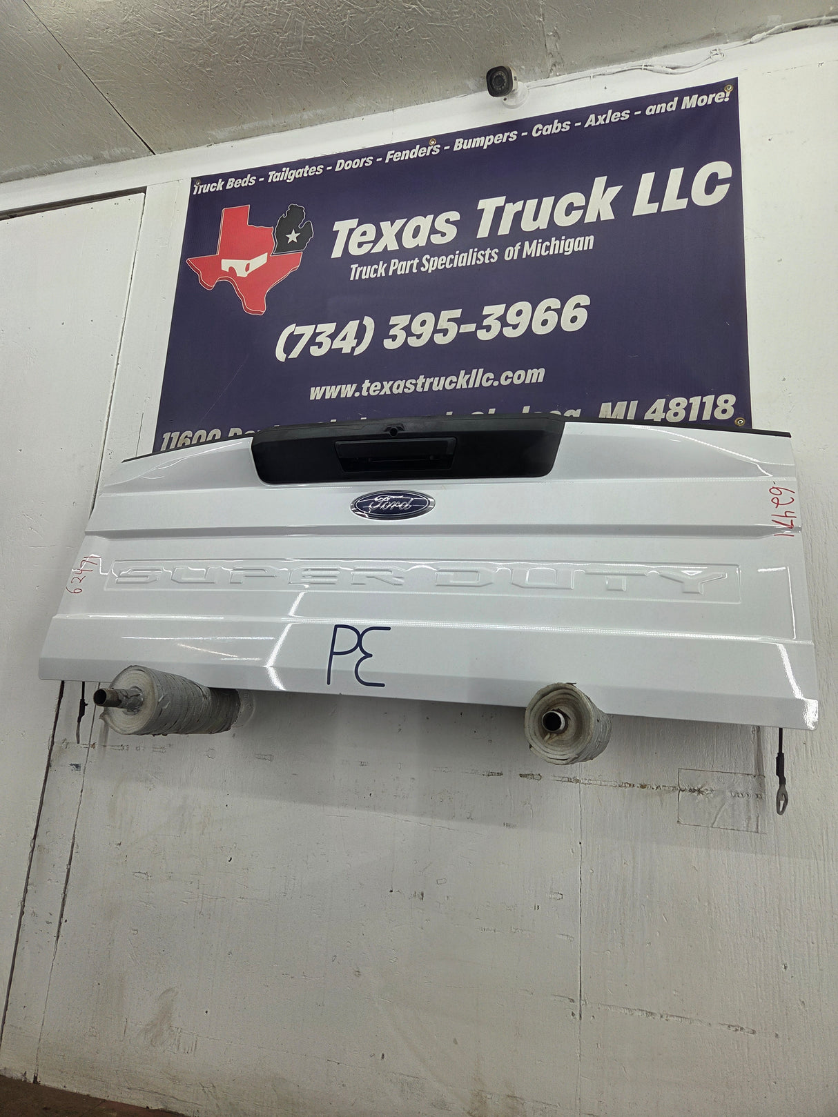 2017-2022 Ford F250 F350 F450 F550 Super Duty Tailgate - Oxford White