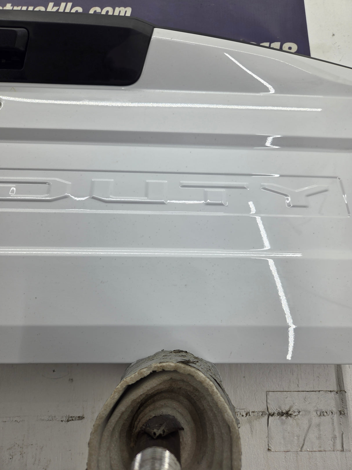 2017-2022 Ford F250 F350 F450 F550 Super Duty Tailgate - Oxford White