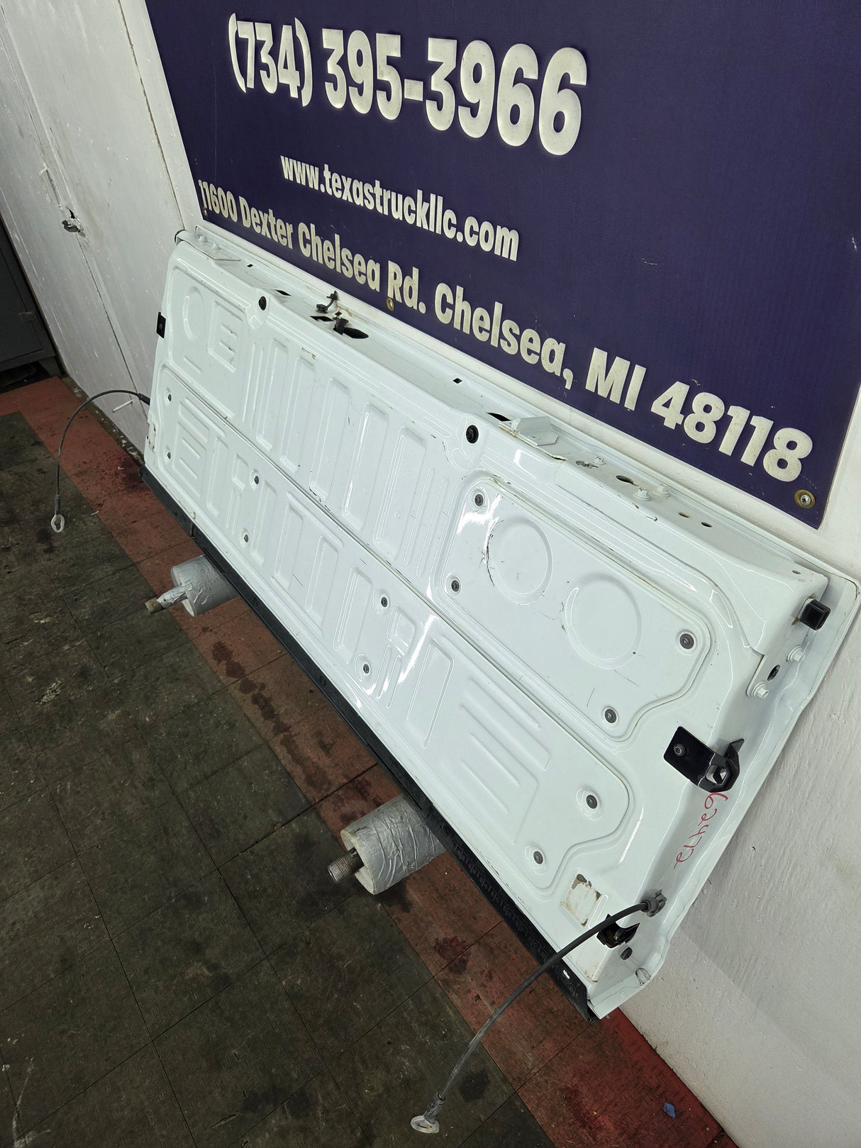 2023-2026 Ford Super Duty F250 F350 F450 F550 Step Tailgate - Oxford White