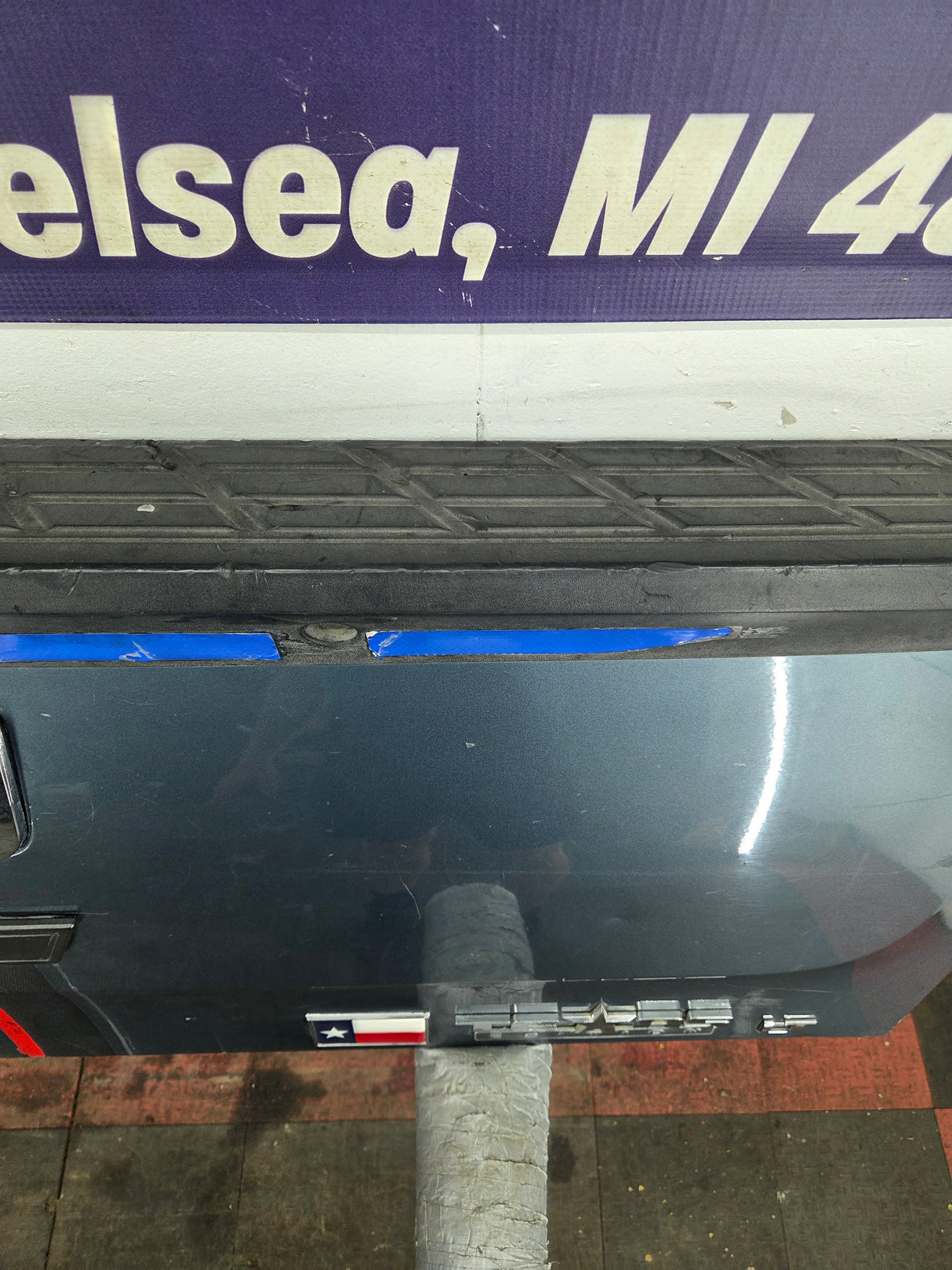 2007-2013 Chevrolet Silverado / GMC Sierra 1500 2500 3500 HD Tailgate