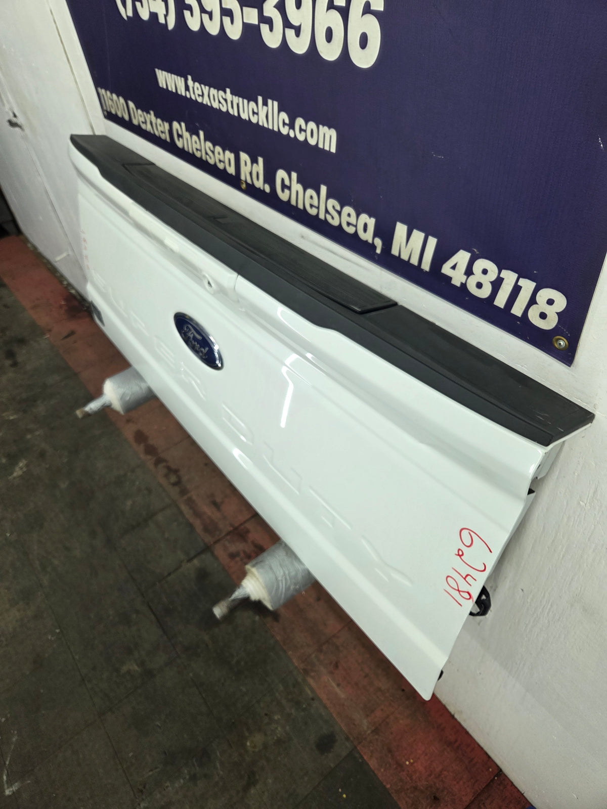 2023-2026 Ford F250 F350 F450 F550 Super Duty Tailgate W/Step - Pearl White