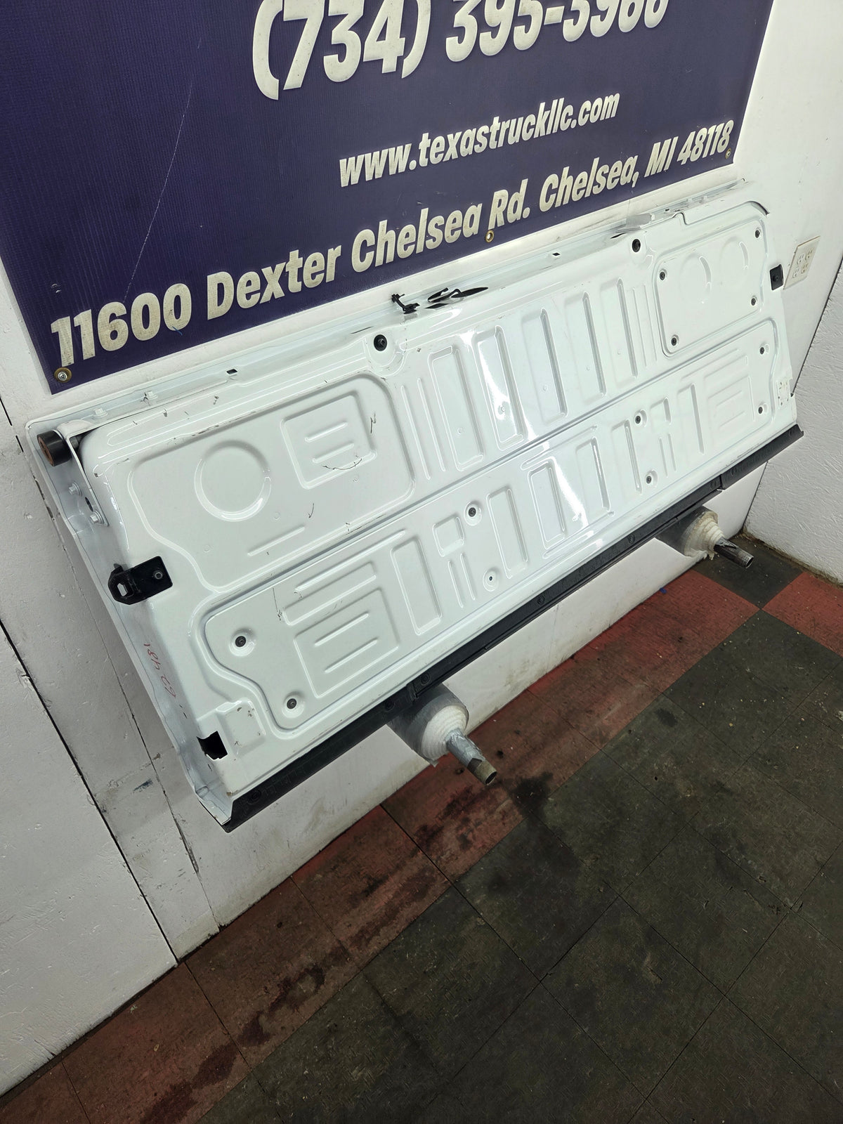 2023-2026 Ford F250 F350 F450 F550 Super Duty Tailgate W/Step - Pearl White