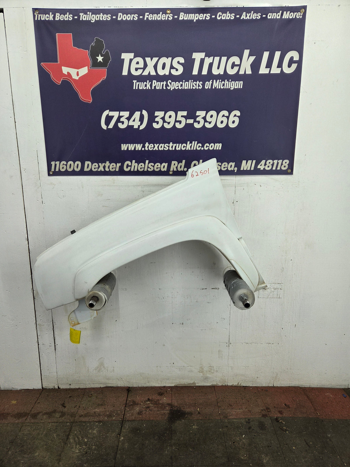 2003-2007 Chevrolet Silverado / Tahoe / Suburban 1500 2500 3500 HD LH Driver Side "Cateye" Front Fender