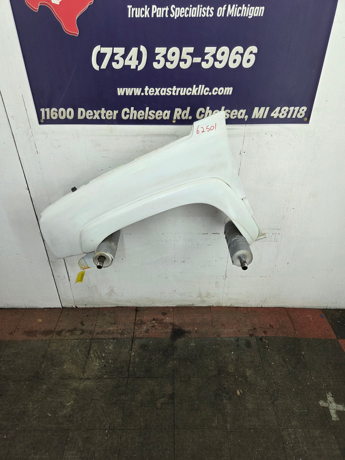 2003-2007 Chevrolet Silverado / Tahoe / Suburban 1500 2500 3500 HD LH Driver Side "Cateye" Front Fender
