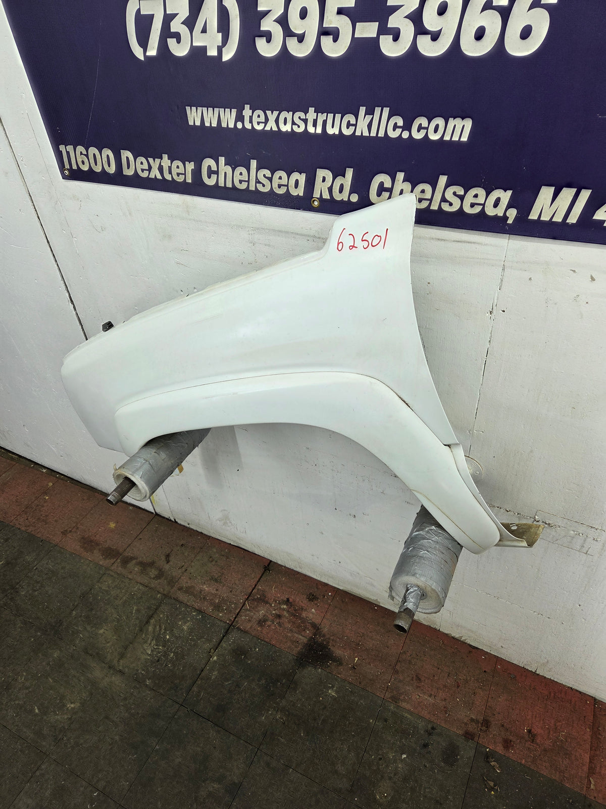 2003-2007 Chevrolet Silverado / Tahoe / Suburban 1500 2500 3500 HD LH Driver Side "Cateye" Front Fender