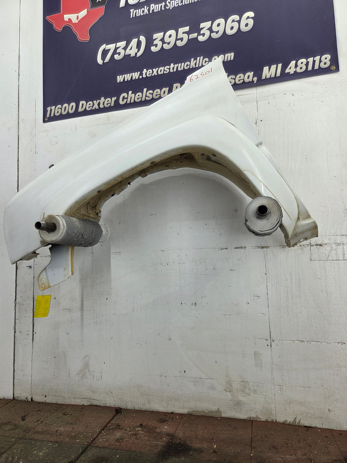 2003-2007 Chevrolet Silverado / Tahoe / Suburban 1500 2500 3500 HD LH Driver Side "Cateye" Front Fender