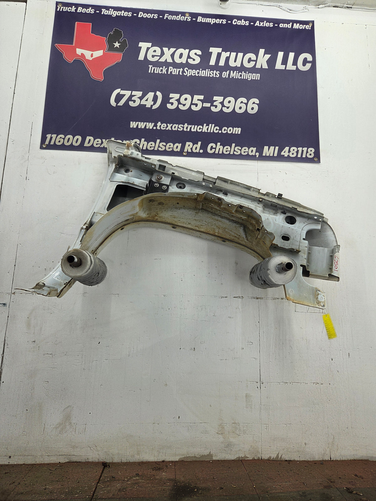 2003-2007 Chevrolet Silverado / Tahoe / Suburban 1500 2500 3500 HD LH Driver Side "Cateye" Front Fender