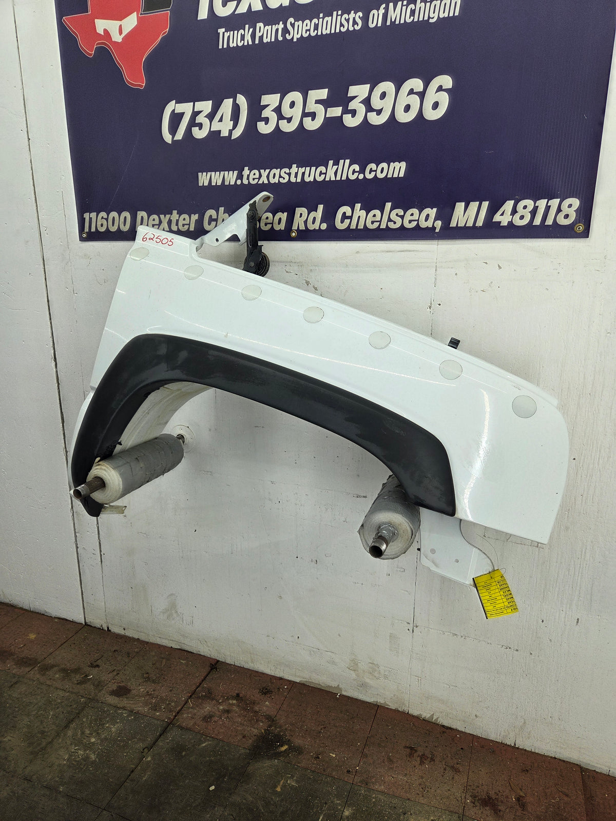 2003-2007 Chevrolet Silverado / Tahoe / Suburban 1500 2500 3500 HD RH Passenger Side "Cateye" Front Fender