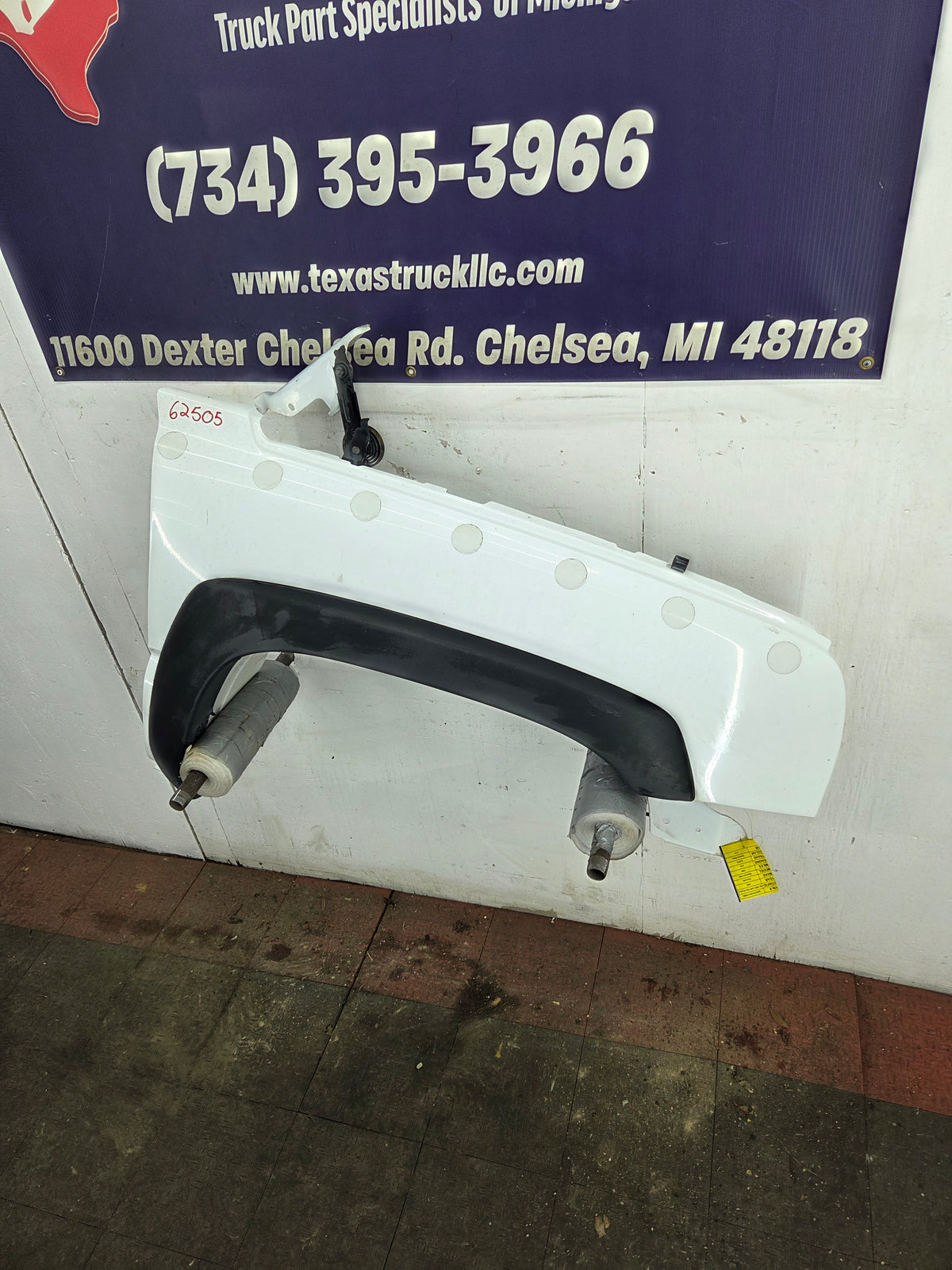 2003-2007 Chevrolet Silverado / Tahoe / Suburban 1500 2500 3500 HD RH Passenger Side "Cateye" Front Fender