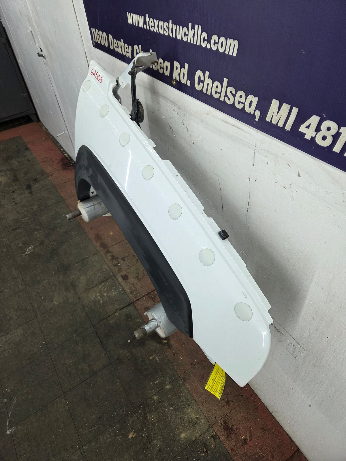 2003-2007 Chevrolet Silverado / Tahoe / Suburban 1500 2500 3500 HD RH Passenger Side "Cateye" Front Fender