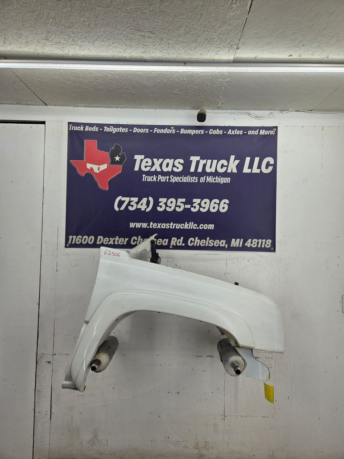 2003-2007 Chevrolet Silverado / Tahoe / Suburban 1500 2500 3500 HD RH Passenger Side "Cateye" Front Fender