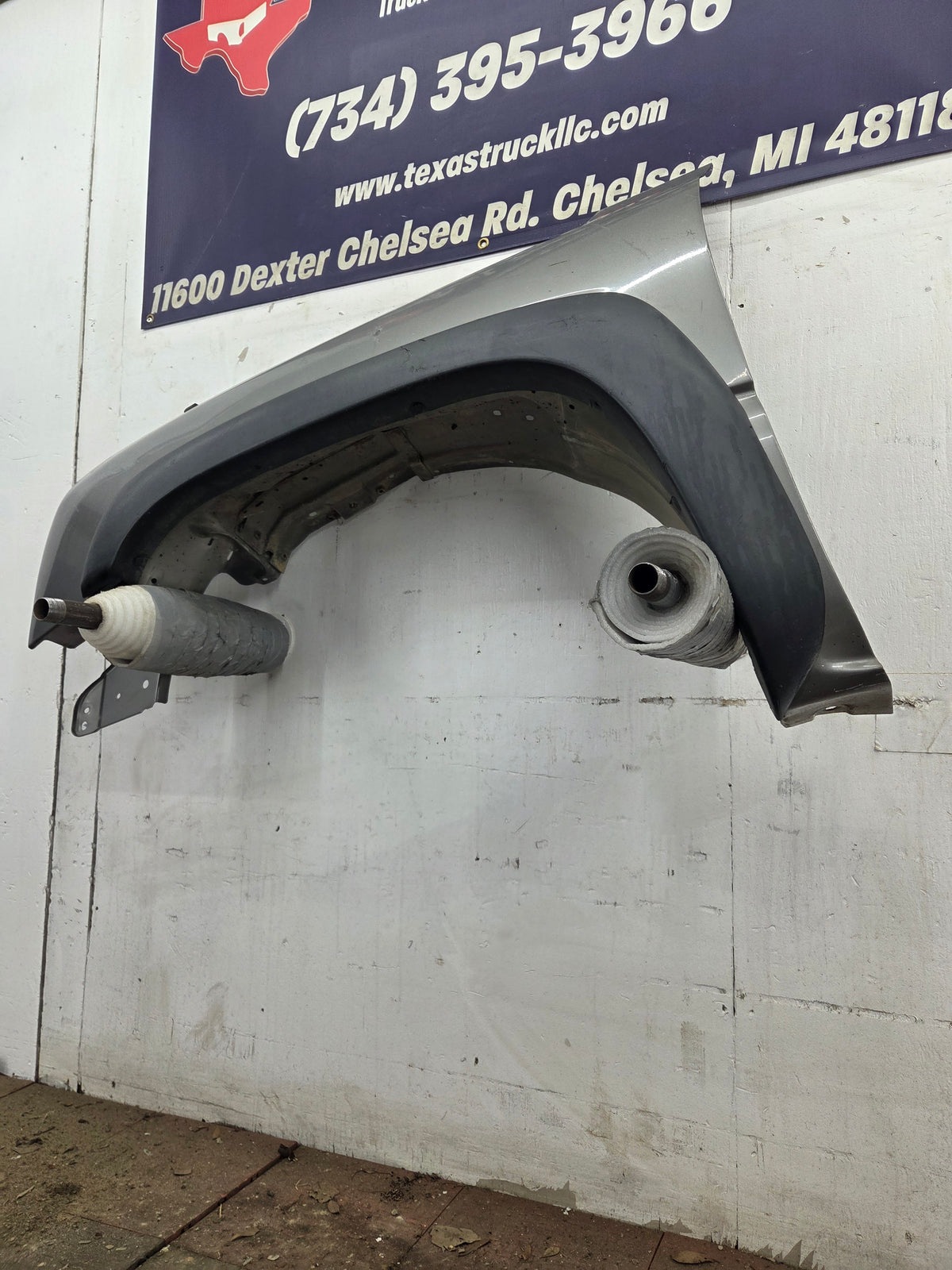 2003-2007 Chevrolet Silverado / Tahoe / Suburban 1500 2500 3500 HD LH Driver Side "Cateye" Front Fender