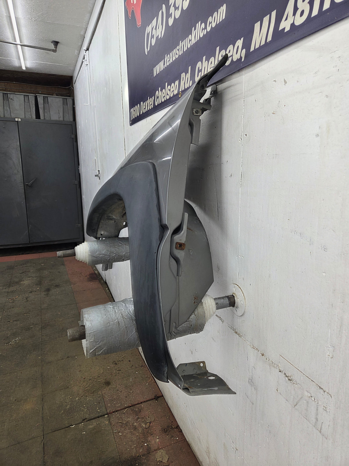 2003-2007 Chevrolet Silverado / Tahoe / Suburban 1500 2500 3500 HD LH Driver Side "Cateye" Front Fender