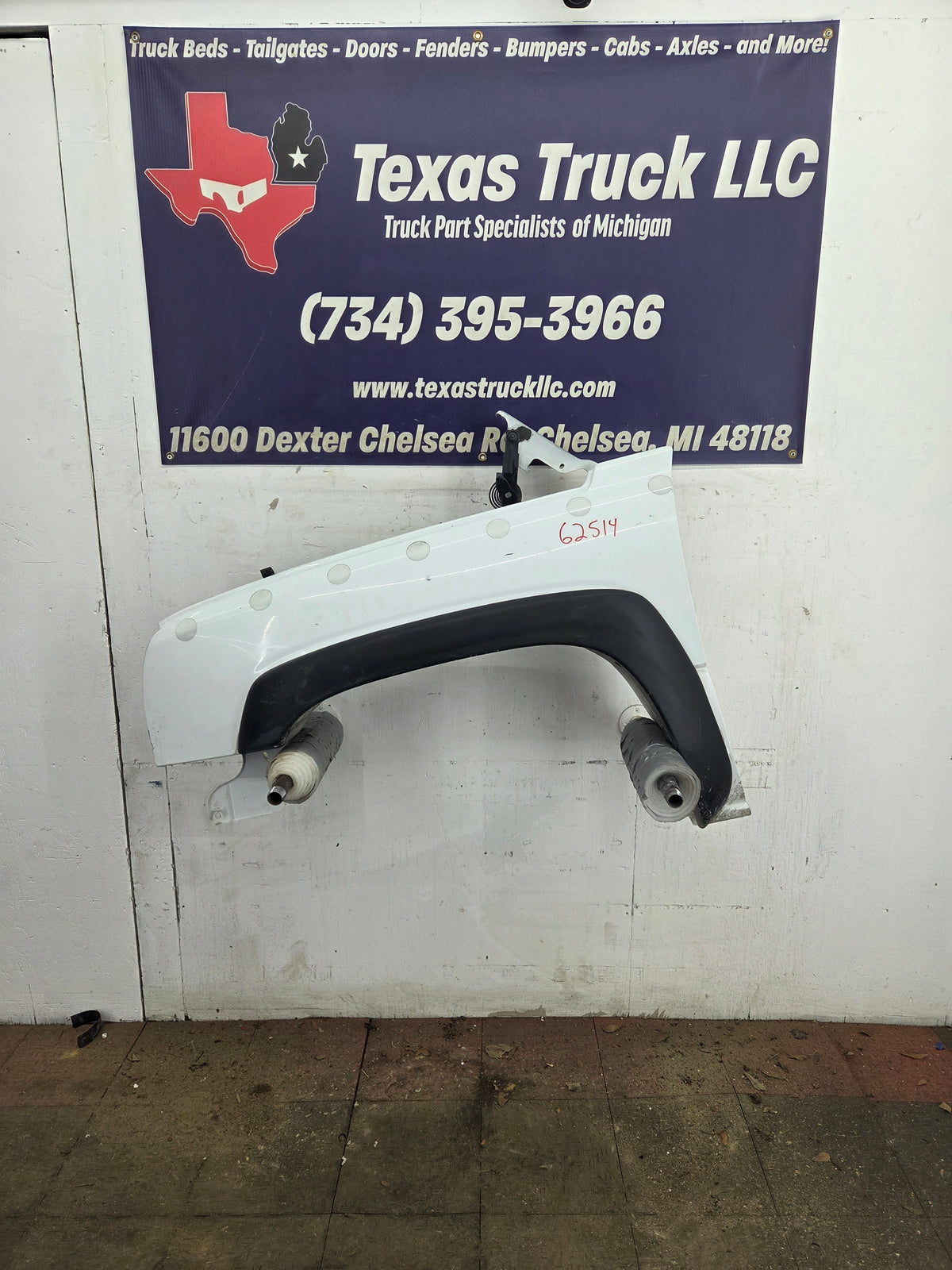 2003-2007 Chevrolet Silverado / Tahoe / Suburban 1500 2500 3500 HD LH Driver Side "Cateye" Front Fender