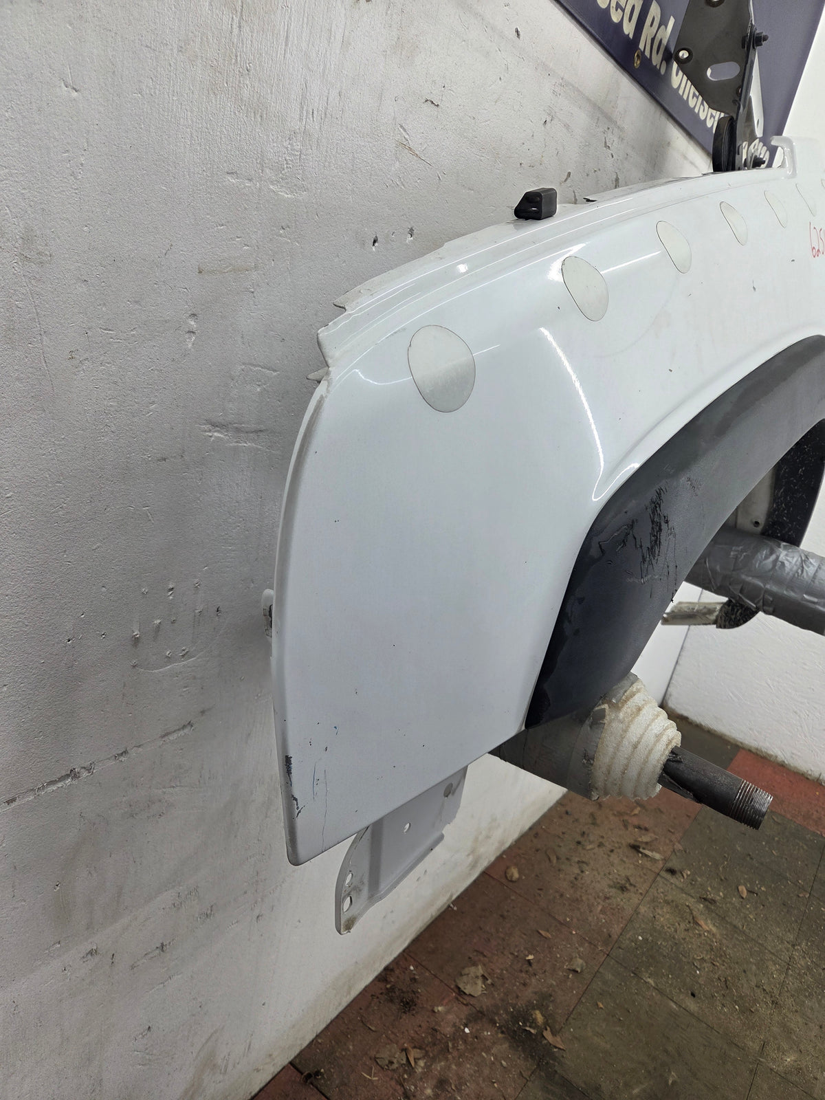 2003-2007 Chevrolet Silverado / Tahoe / Suburban 1500 2500 3500 HD LH Driver Side "Cateye" Front Fender