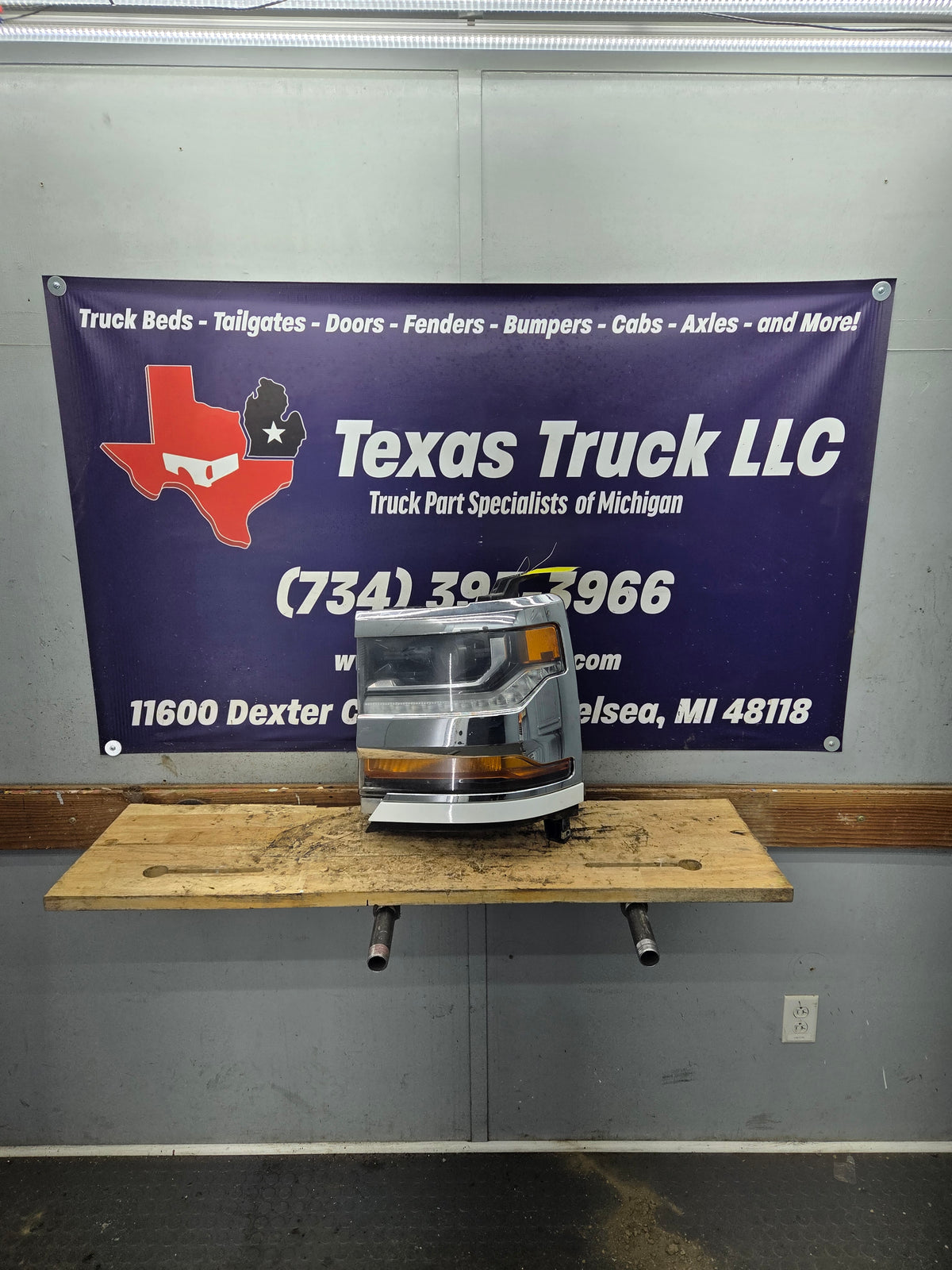 2016-2019 Chevrolet Silverado 1500 Driver Side Left Hand Headlight Bucket Assembly 84388723