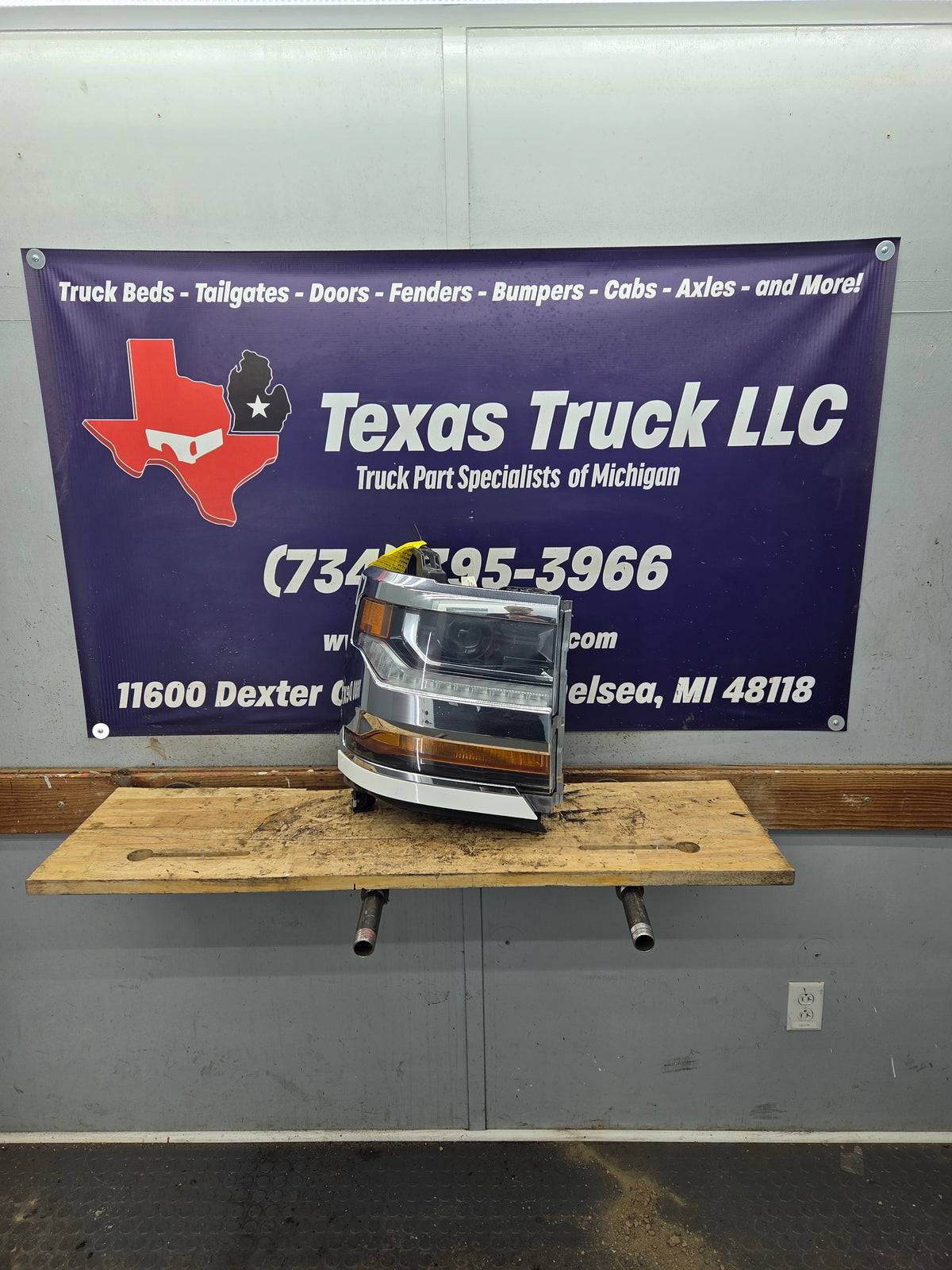2016-2019 Chevrolet Silverado 1500 Passenger Side Right Hand Headlight Bucket Assembly 84388724