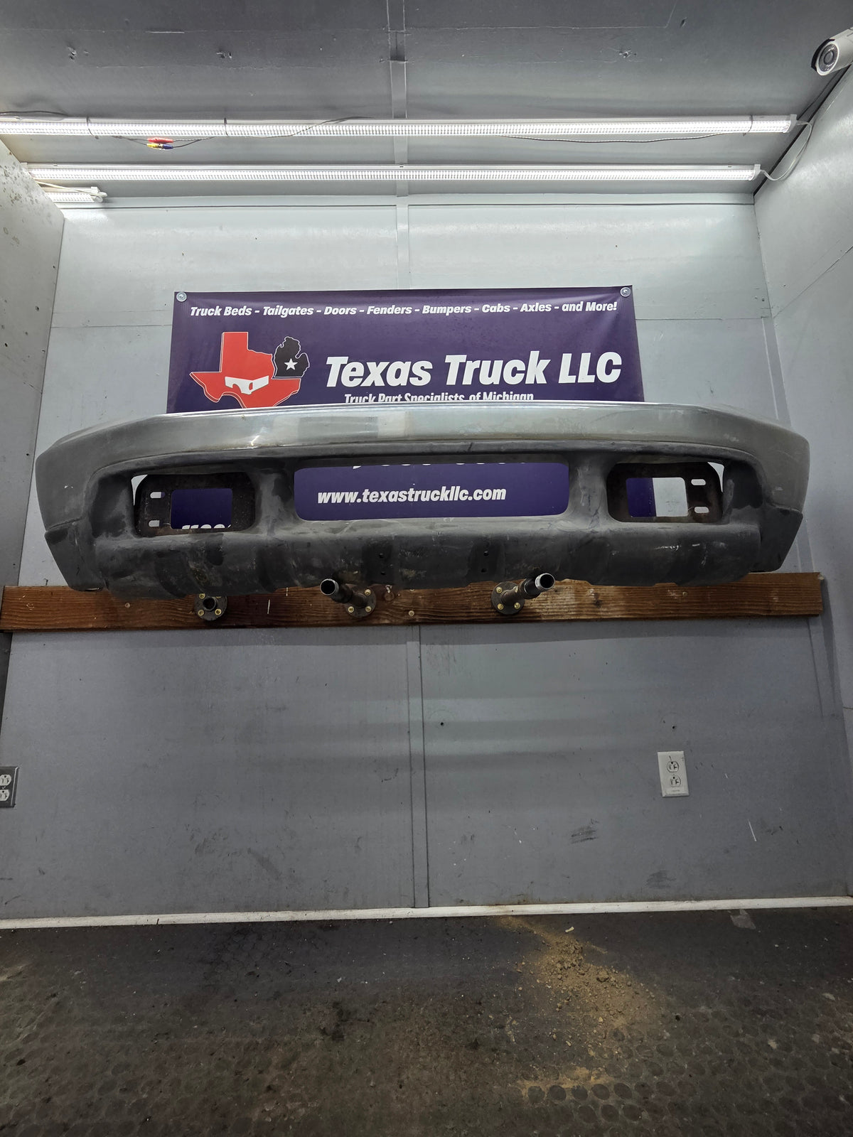 1999-2004 Ford Super Duty F250 F350 F450 F550 Excursion Front Bumper