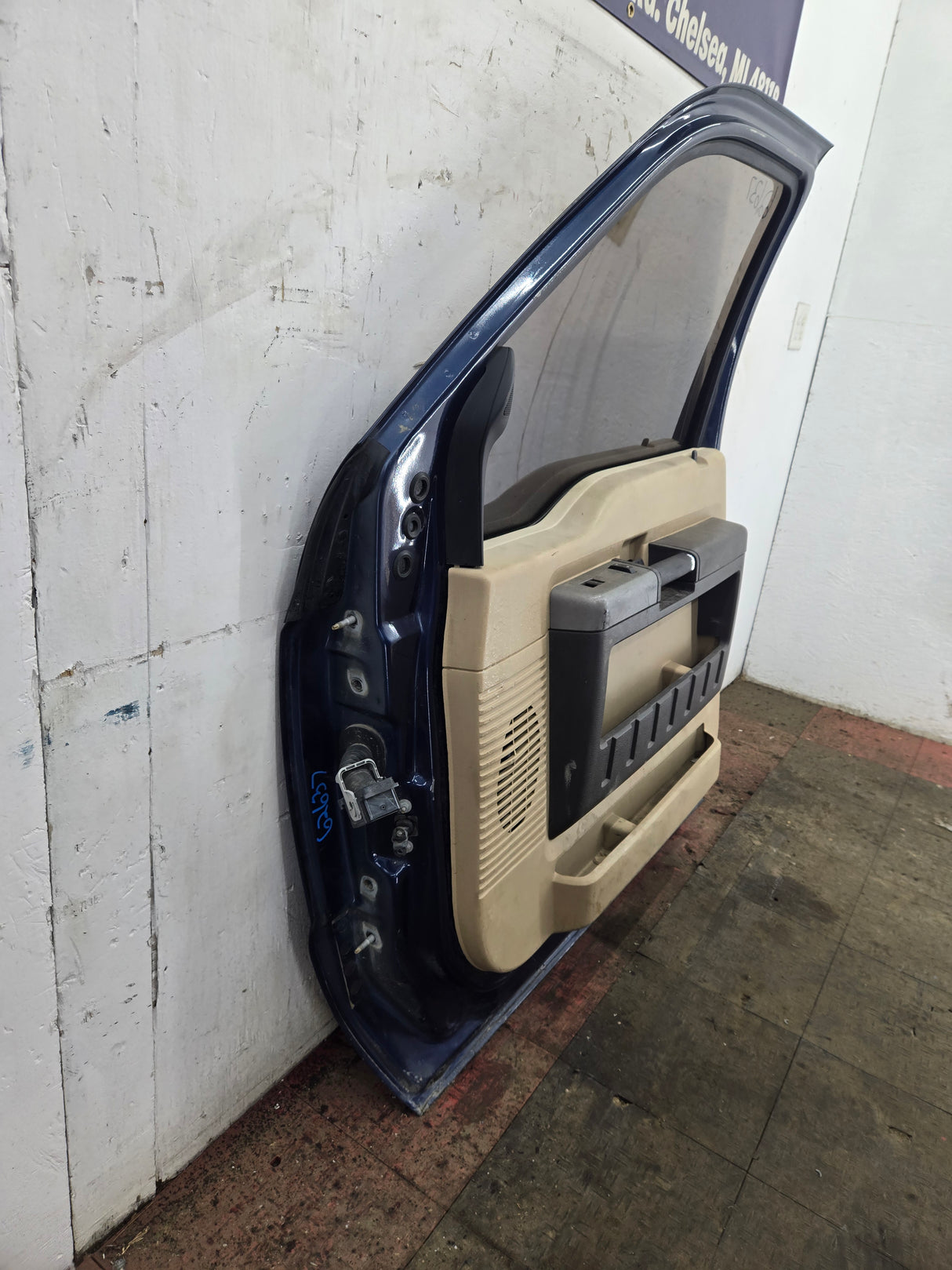 2008-2011 Ford Super Duty / Excursion Front Passenger RH Door F250 F350 F450 F550