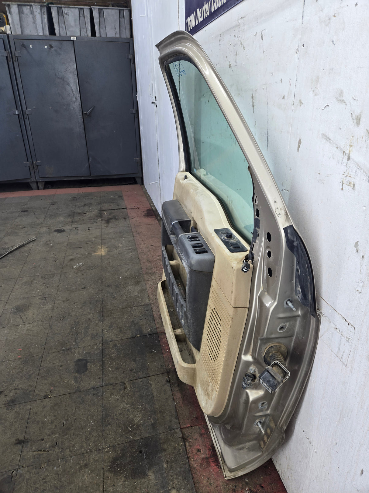 2008-2011 Ford Super Duty / Excursion Front Driver LH Door F250 F350 F450 F550